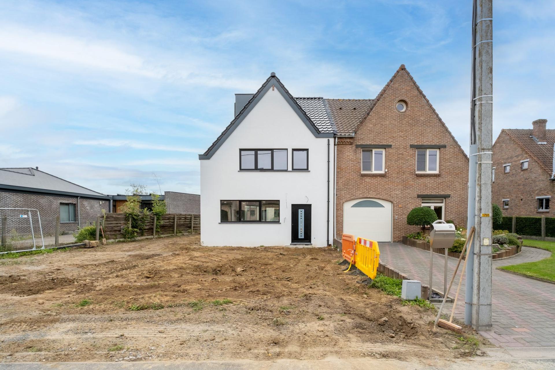 Volledig vernieuwbouwde woning met 3 slpks, 2 badkmrs & tuin — foto