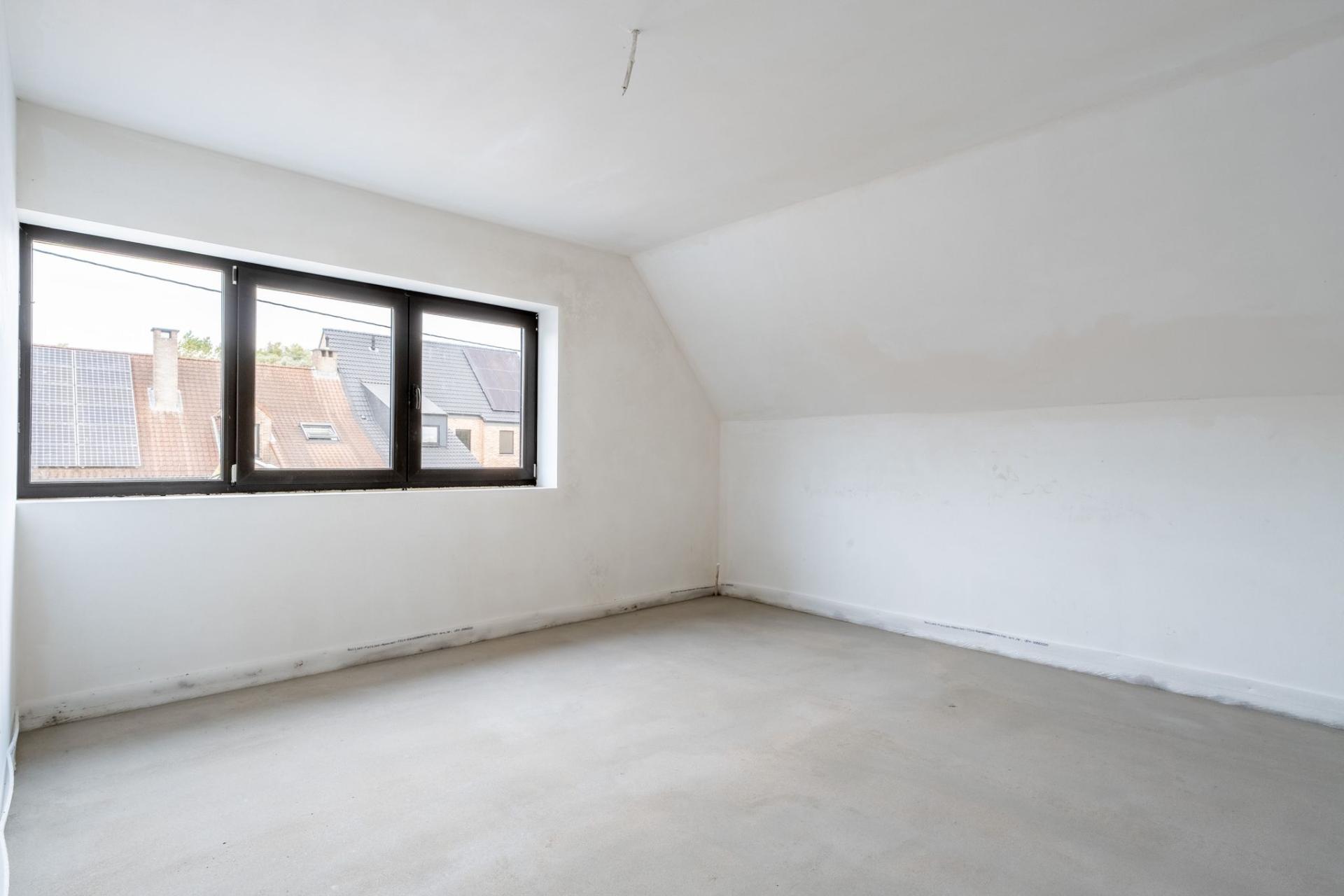 Volledig vernieuwbouwde woning met 3 slpks, 2 badkmrs & tuin — foto