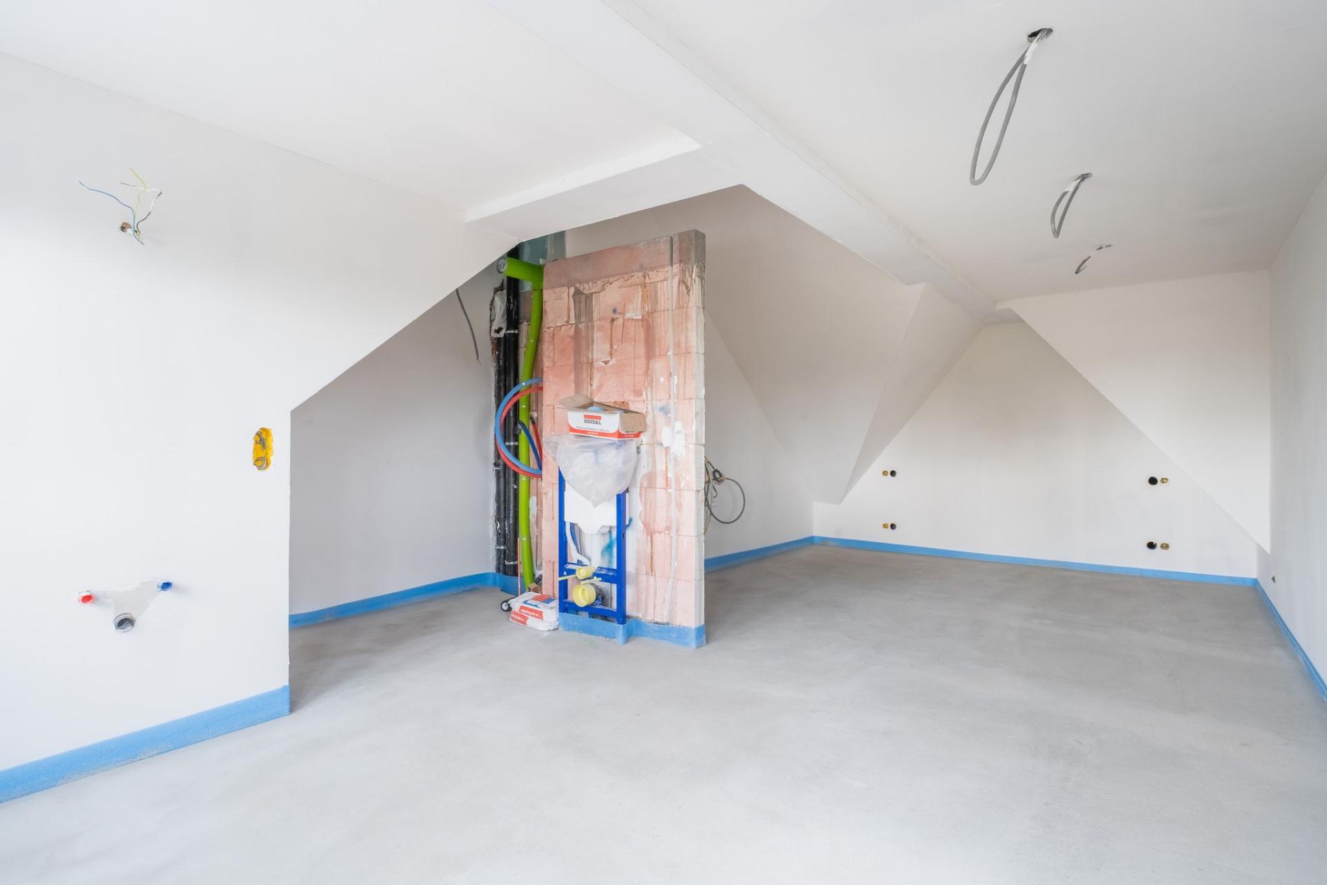 Volledig vernieuwbouwde woning met 3 slpks, 2 badkmrs & tuin — foto