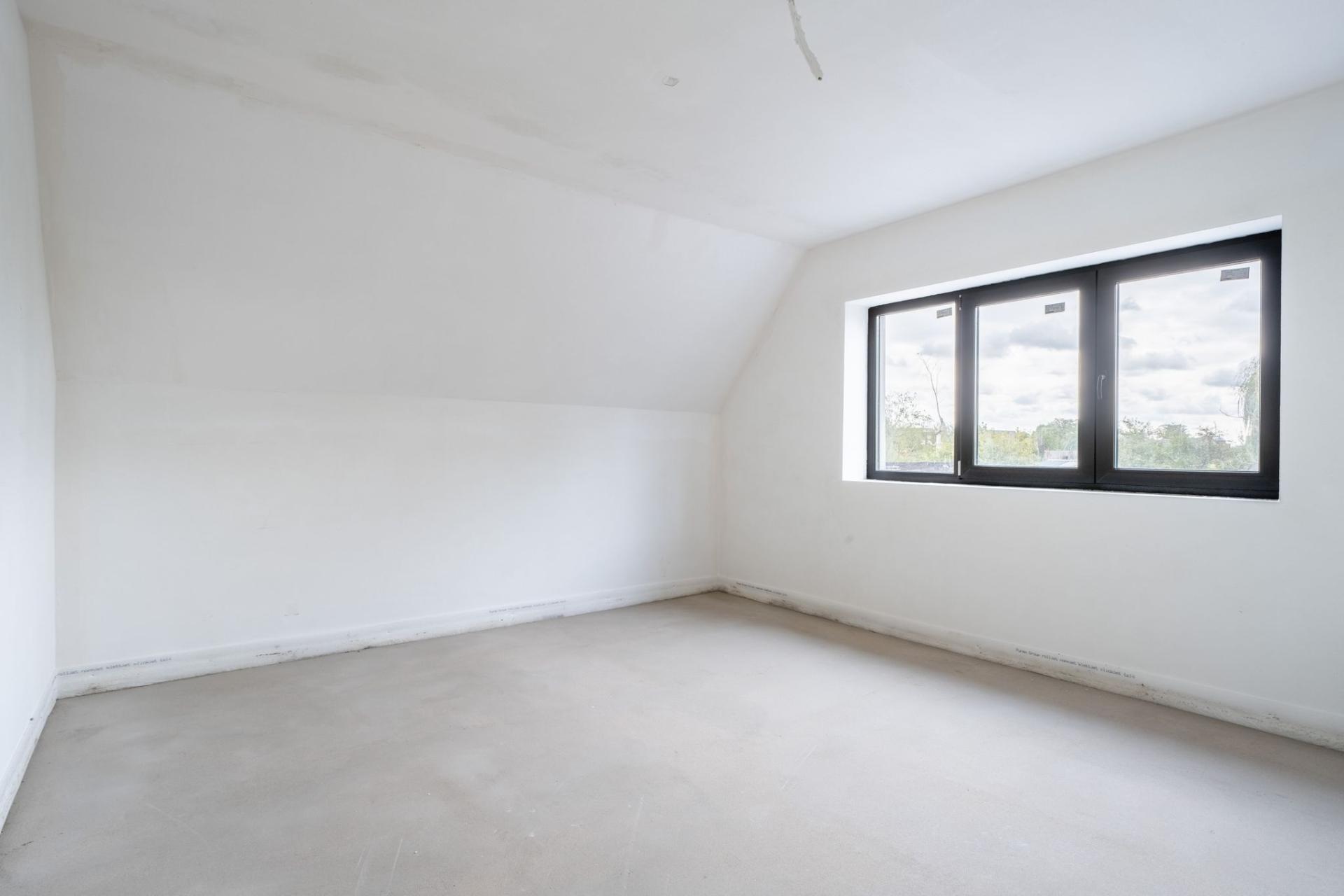Volledig vernieuwbouwde woning met 3 slpks, 2 badkmrs & tuin — foto