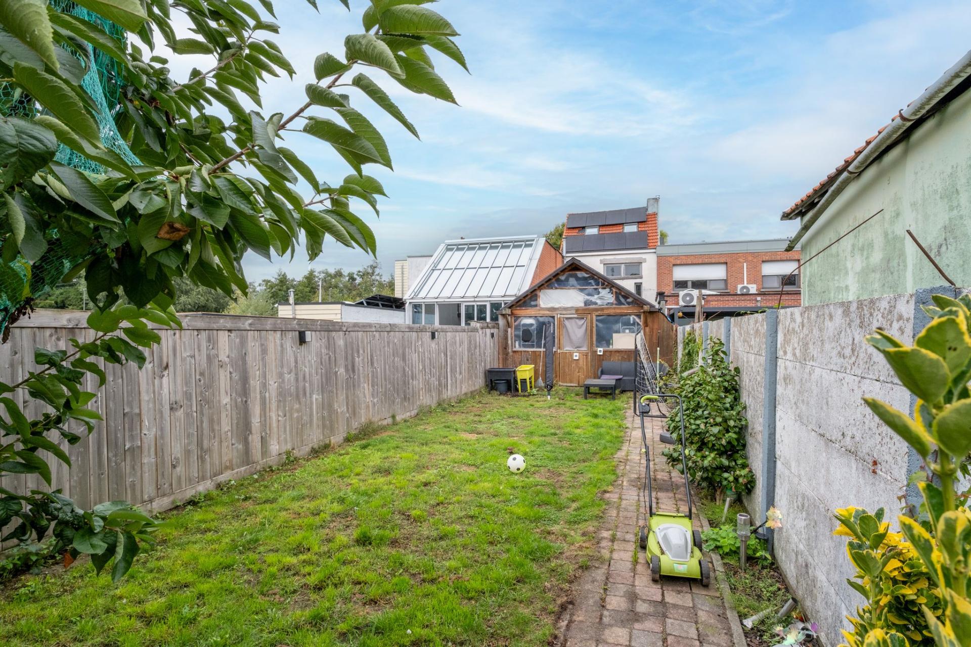 Eengezinswoning in Merksem met zuidgerichte tuin — foto