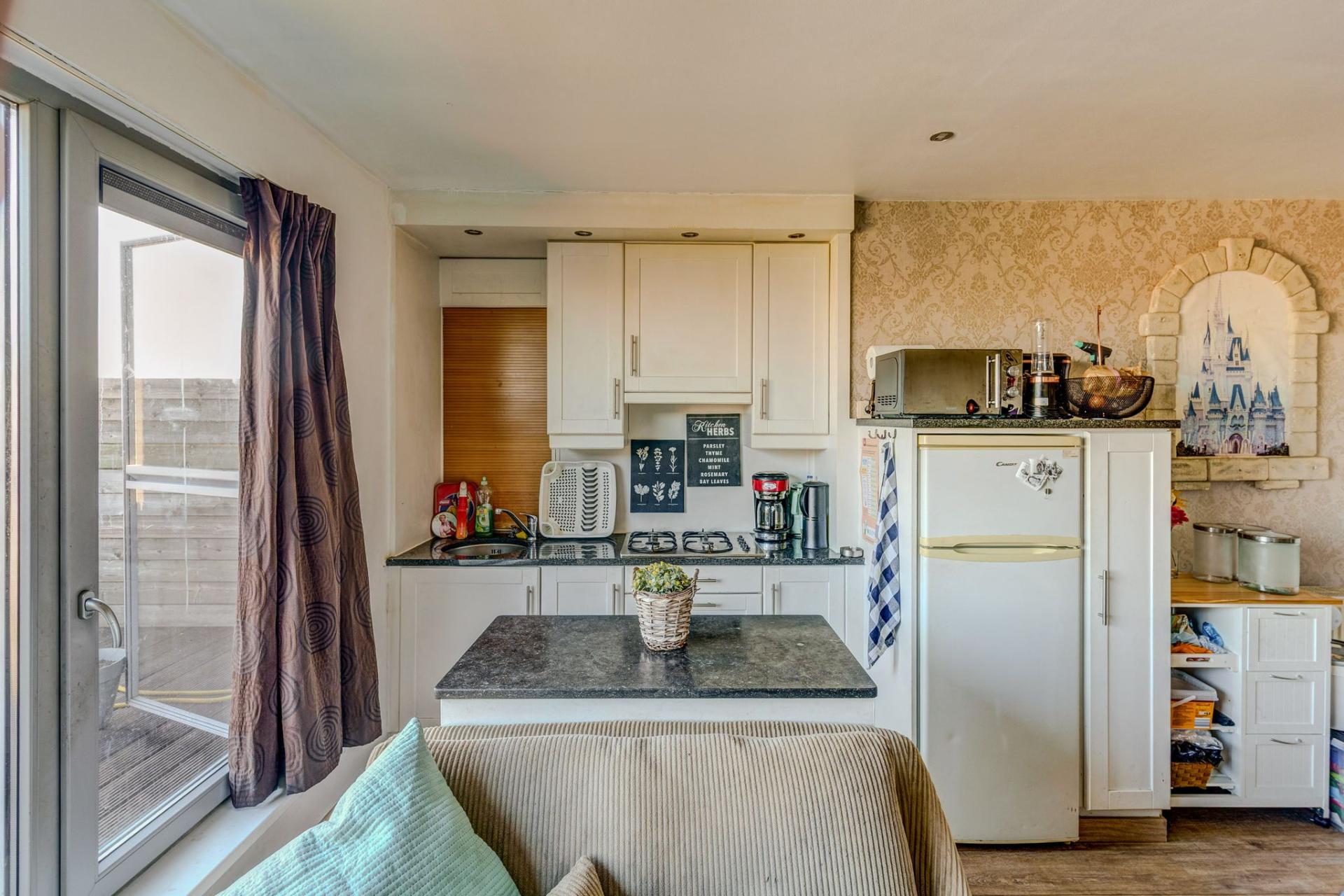 Appartement met slaapkamer en twee ruime terrassen in Deurne — foto