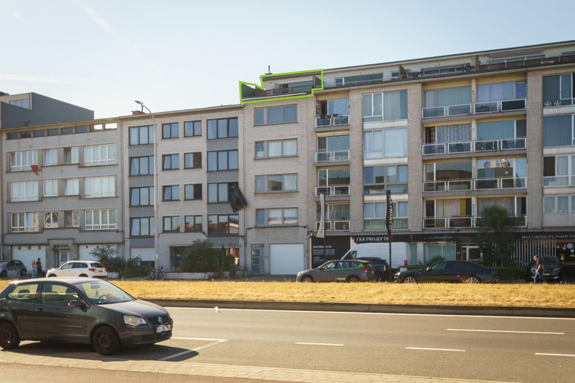 Appartement met slaapkamer en twee ruime terrassen in Deurne — foto