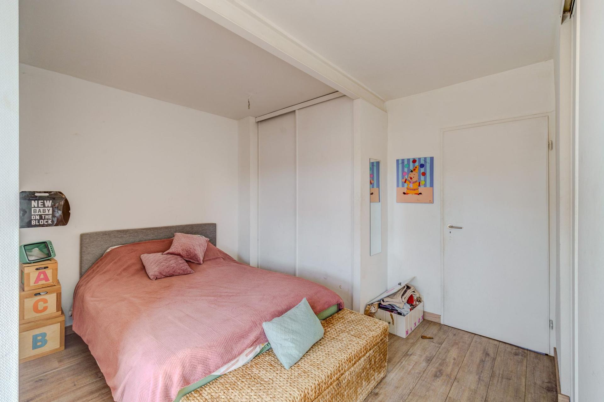 Appartement met slaapkamer en twee ruime terrassen in Deurne — foto
