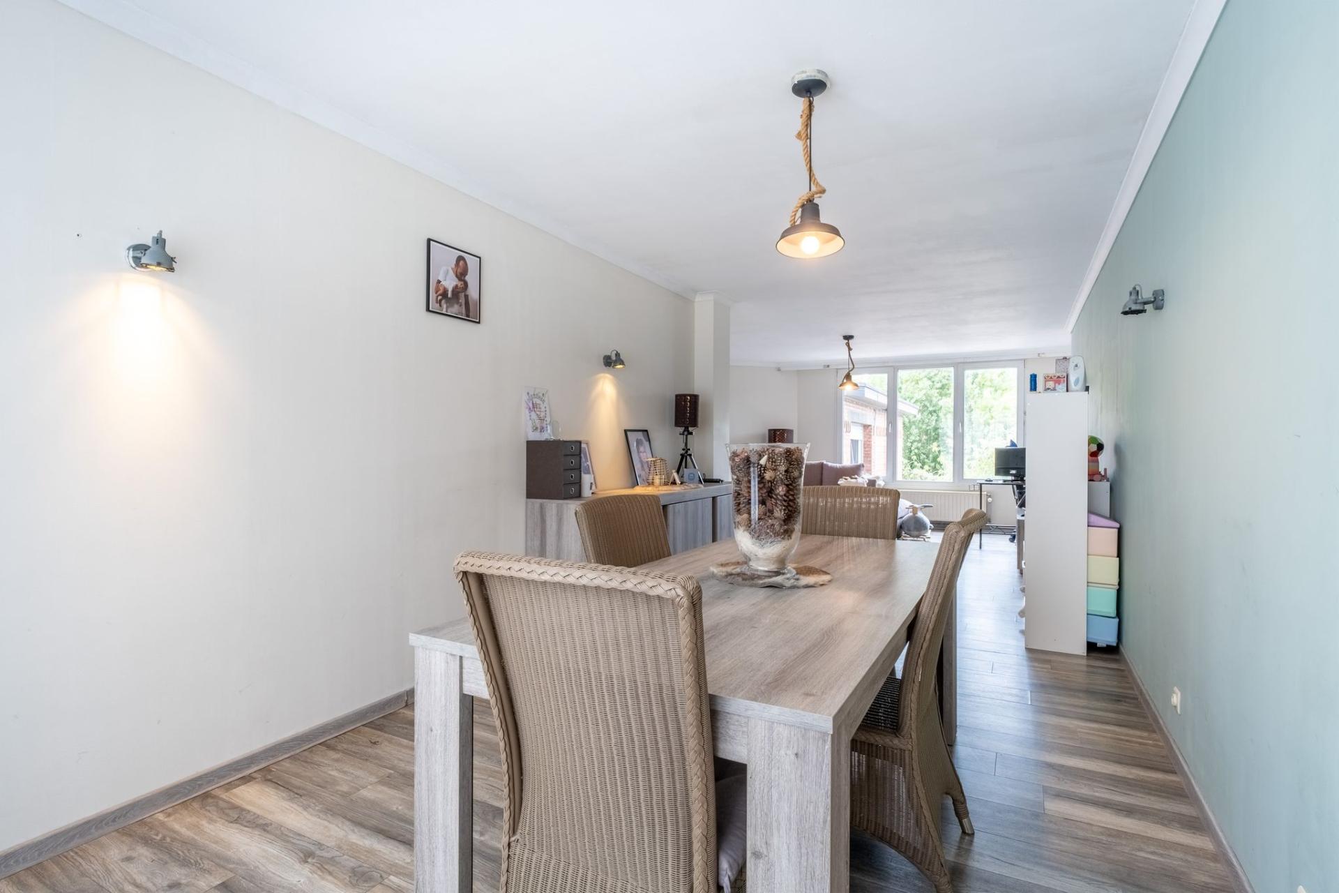 Veelzijdige woning met tal van mogelijkheden in Niel. — foto