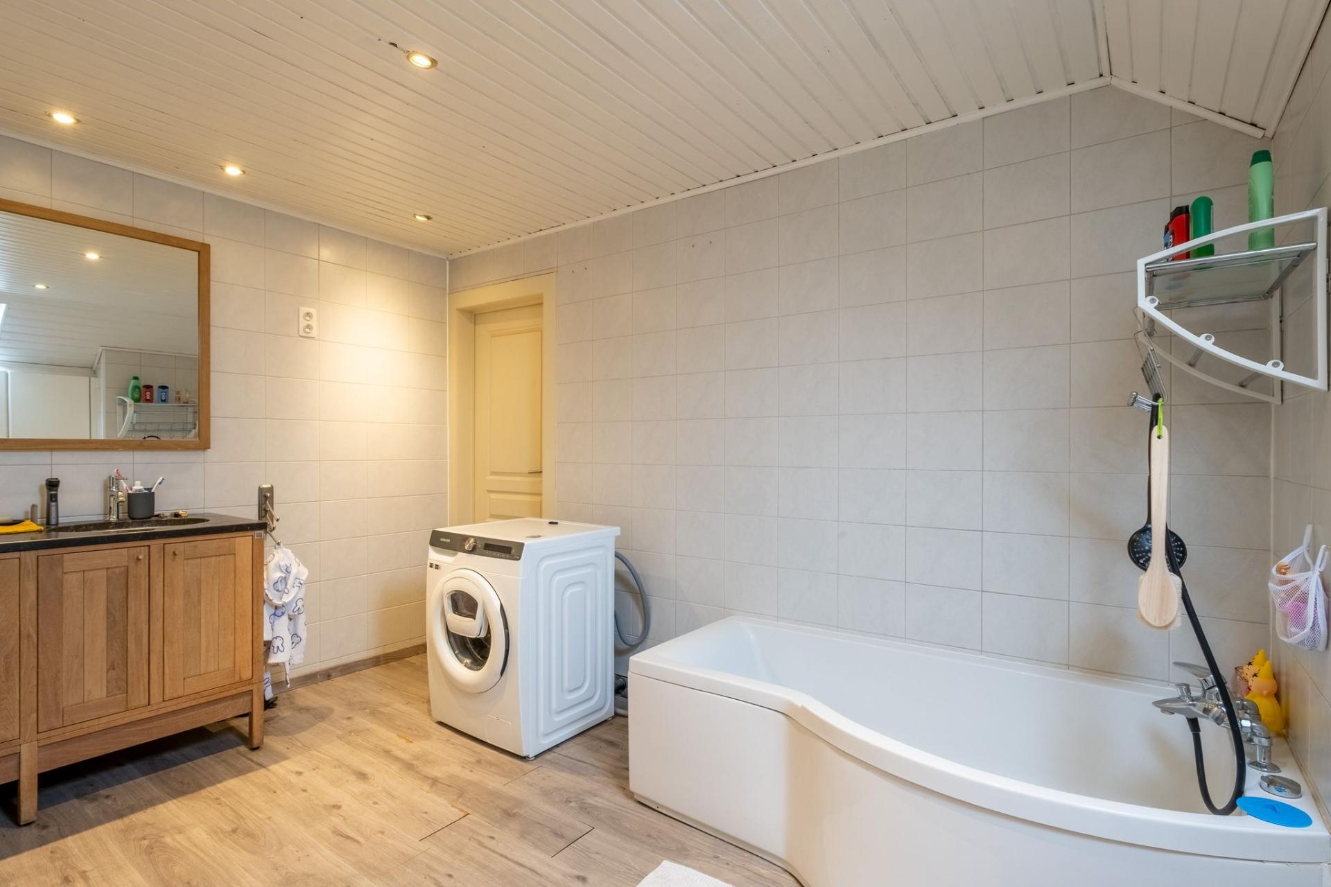 Veelzijdige woning met tal van mogelijkheden in Niel. — foto