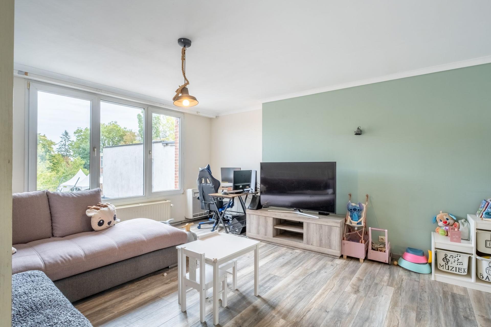 Veelzijdige woning met tal van mogelijkheden in Niel. — foto