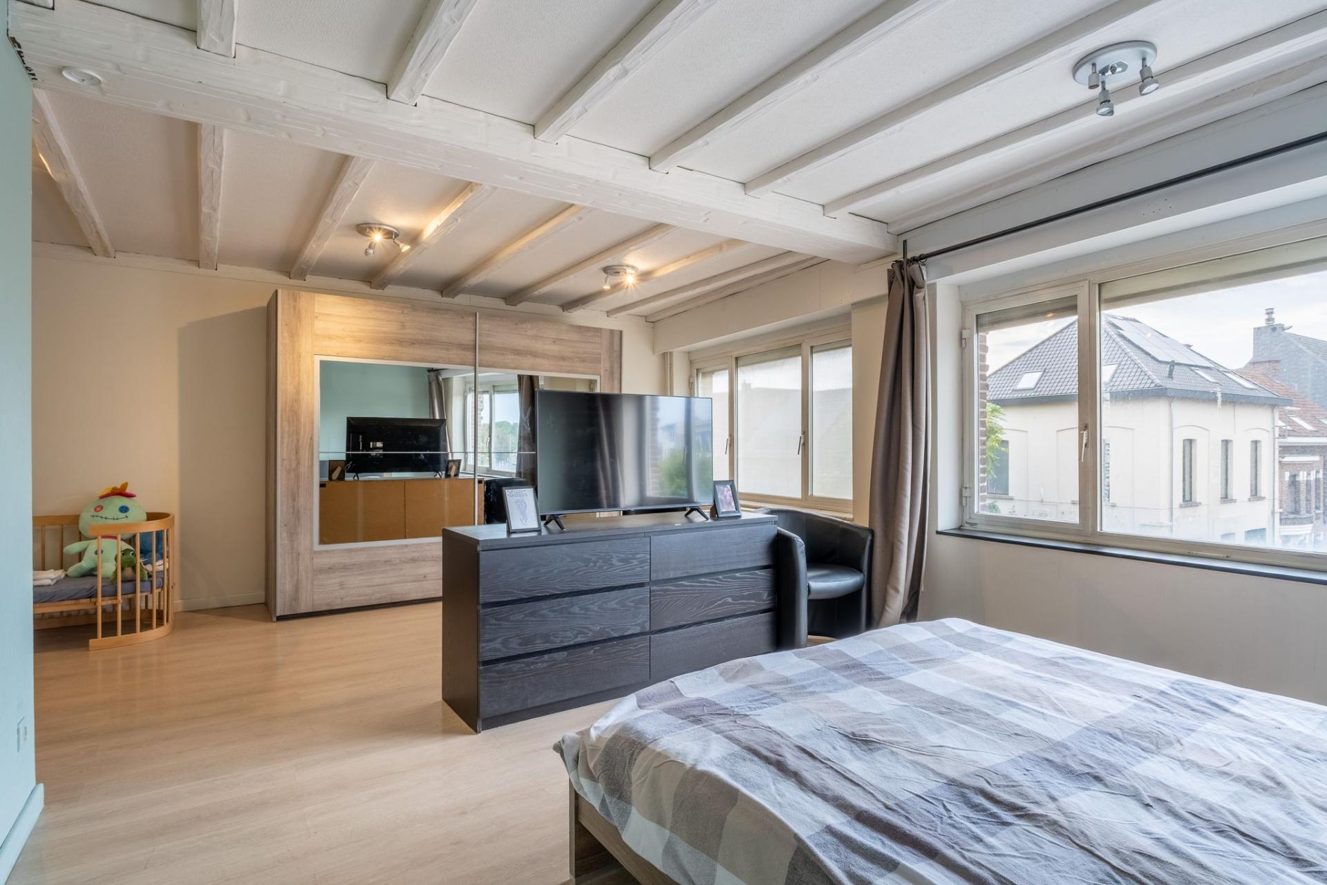 Veelzijdige woning met tal van mogelijkheden in Niel. — foto
