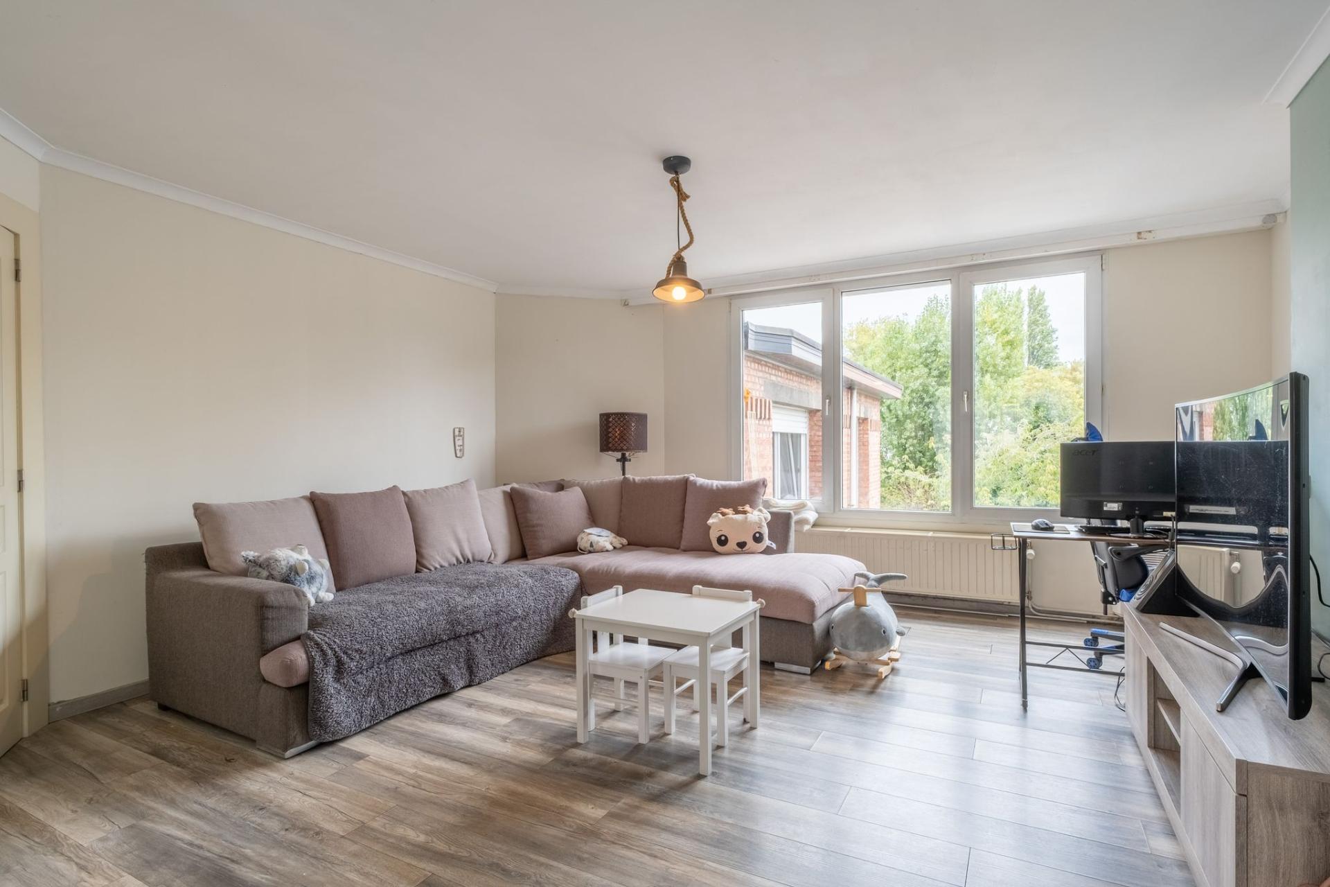 Veelzijdige woning met tal van mogelijkheden in Niel. — foto