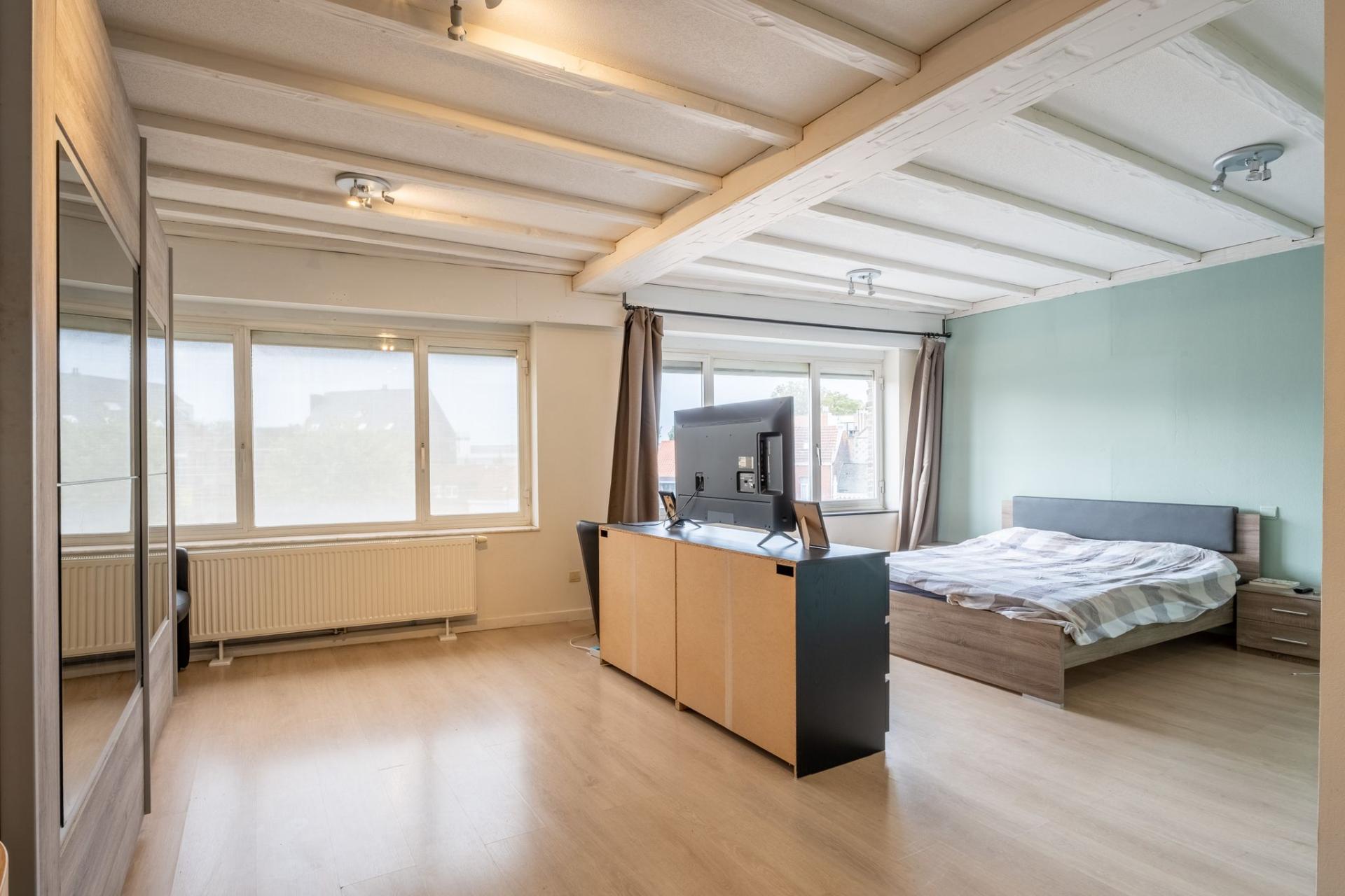 Veelzijdige woning met tal van mogelijkheden in Niel. — foto