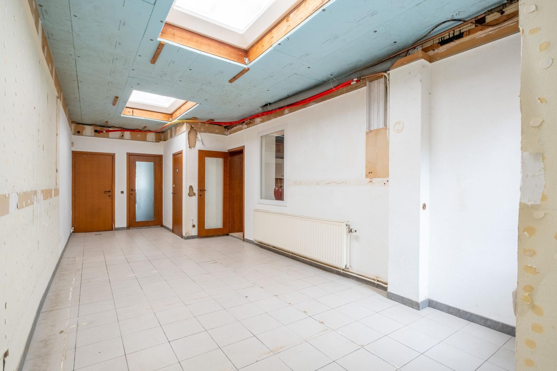 Veelzijdige woning met tal van mogelijkheden in Niel. — foto