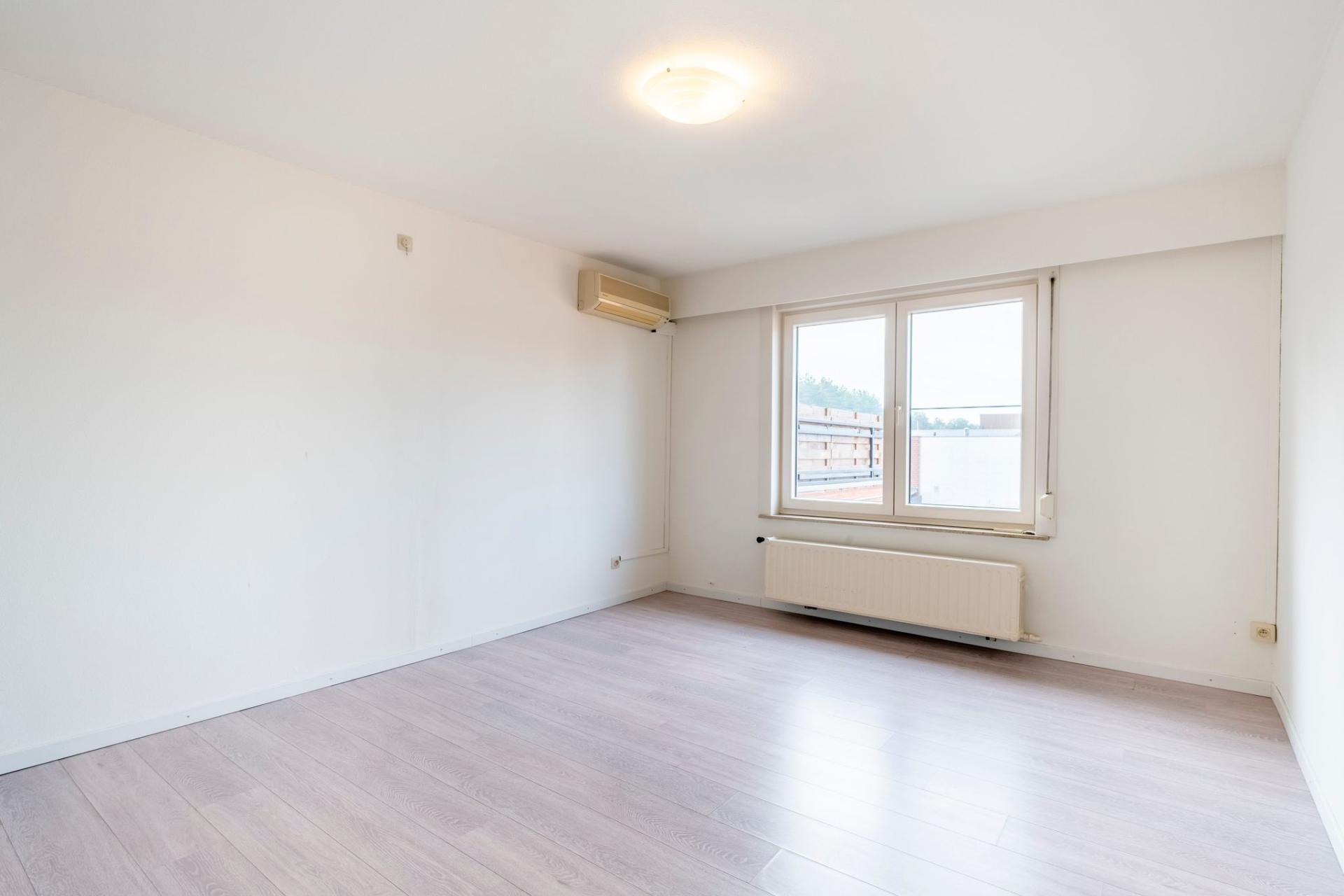 Instapklaar appartement met 3 slpk en 2 garages te Mol! — foto