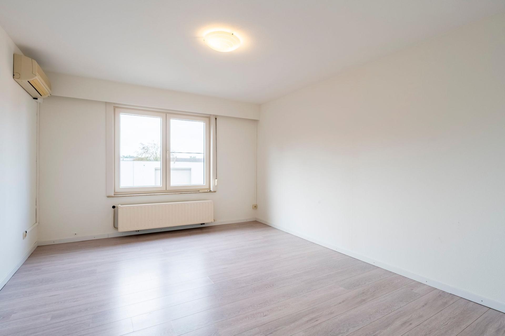 Instapklaar appartement met 3 slpk en 2 garages te Mol! — foto