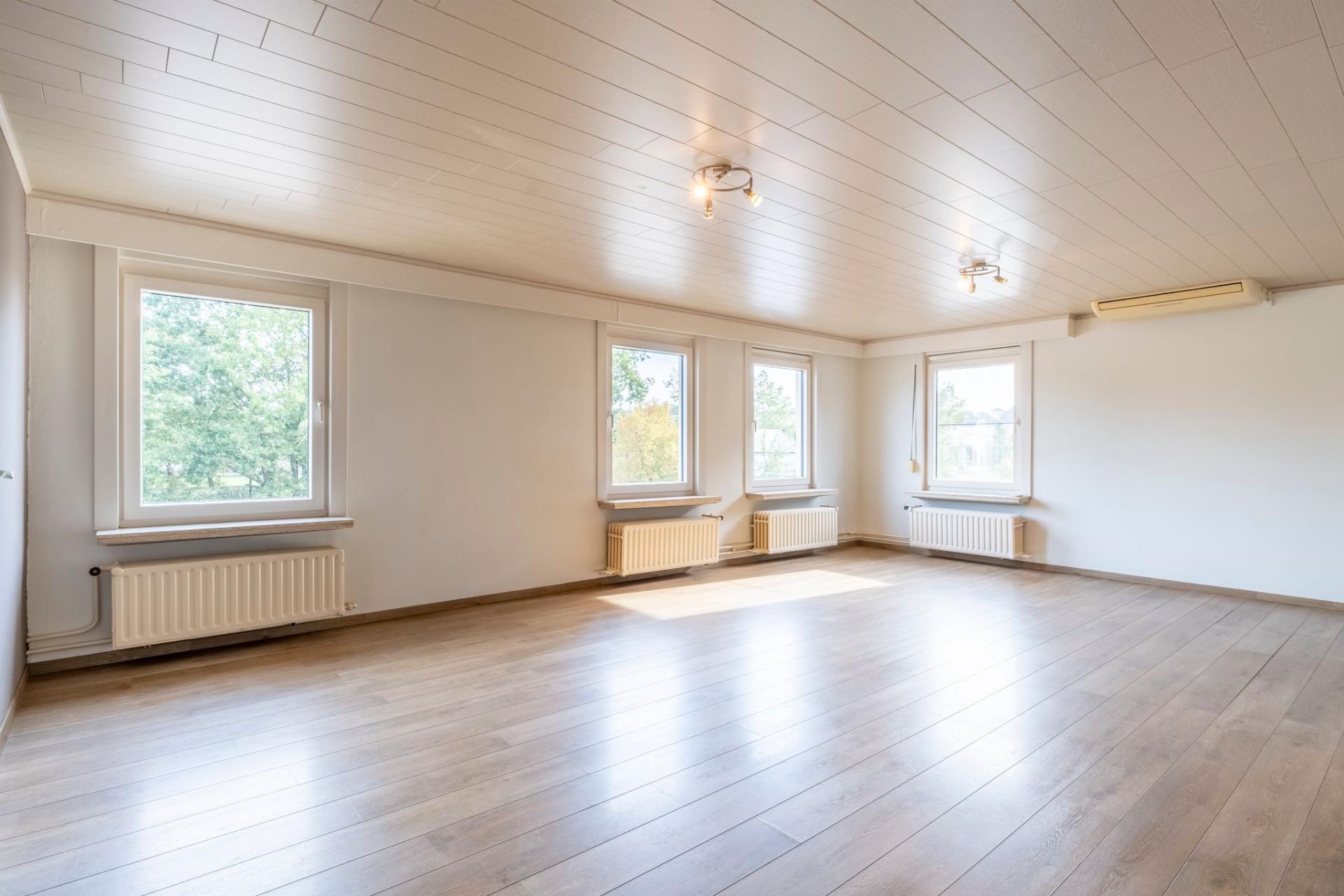 Instapklaar appartement met 3 slpk en 2 garages te Mol! — foto