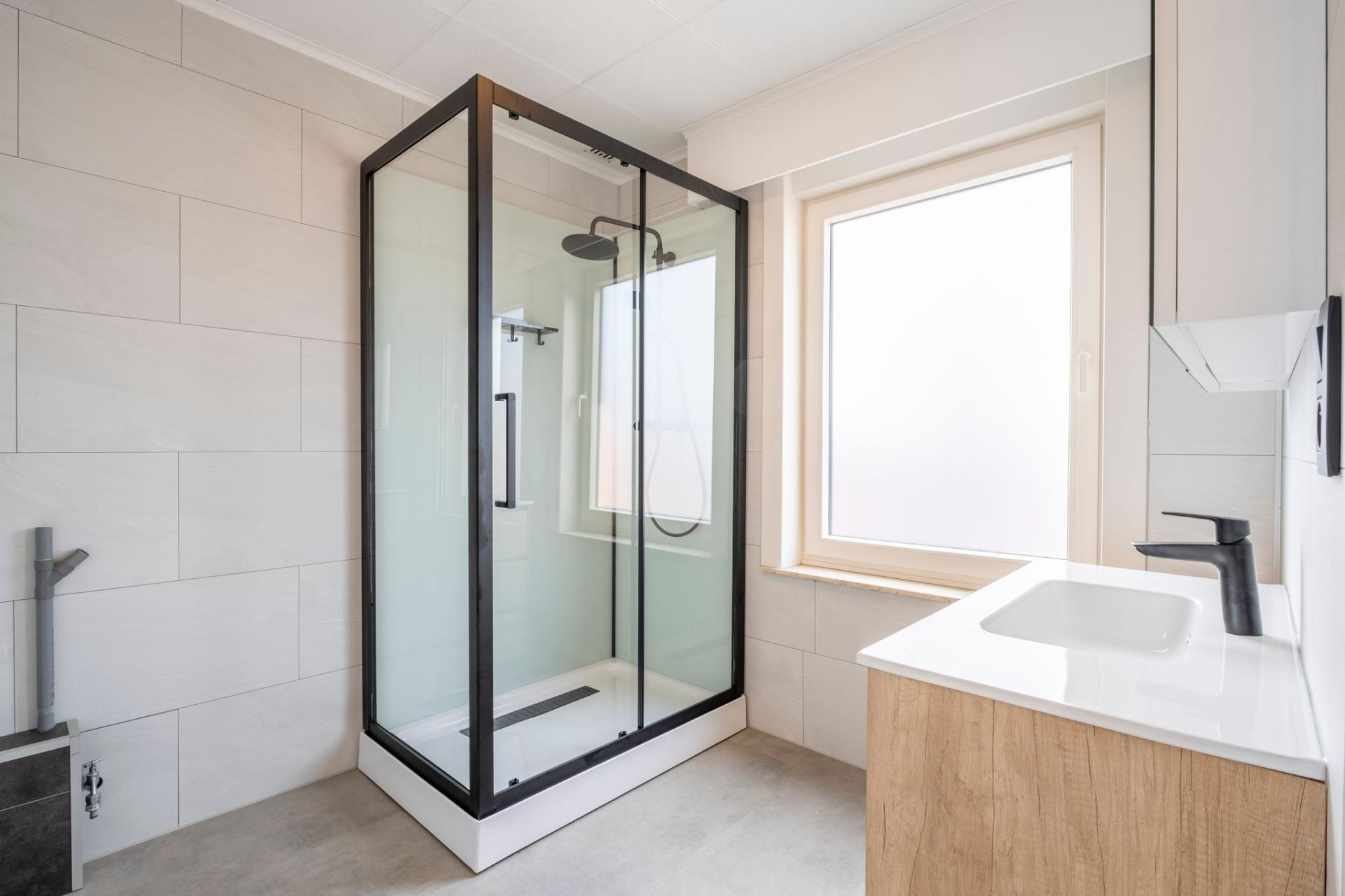 Instapklaar appartement met 3 slpk en 2 garages te Mol! — foto