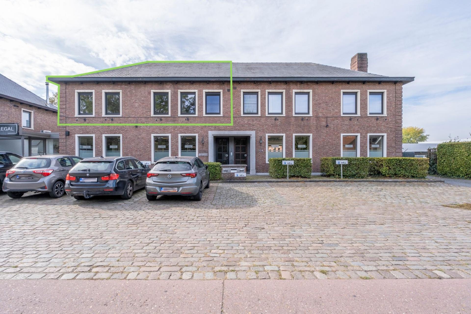 Instapklaar appartement met 3 slpk en 2 garages te Mol! — foto