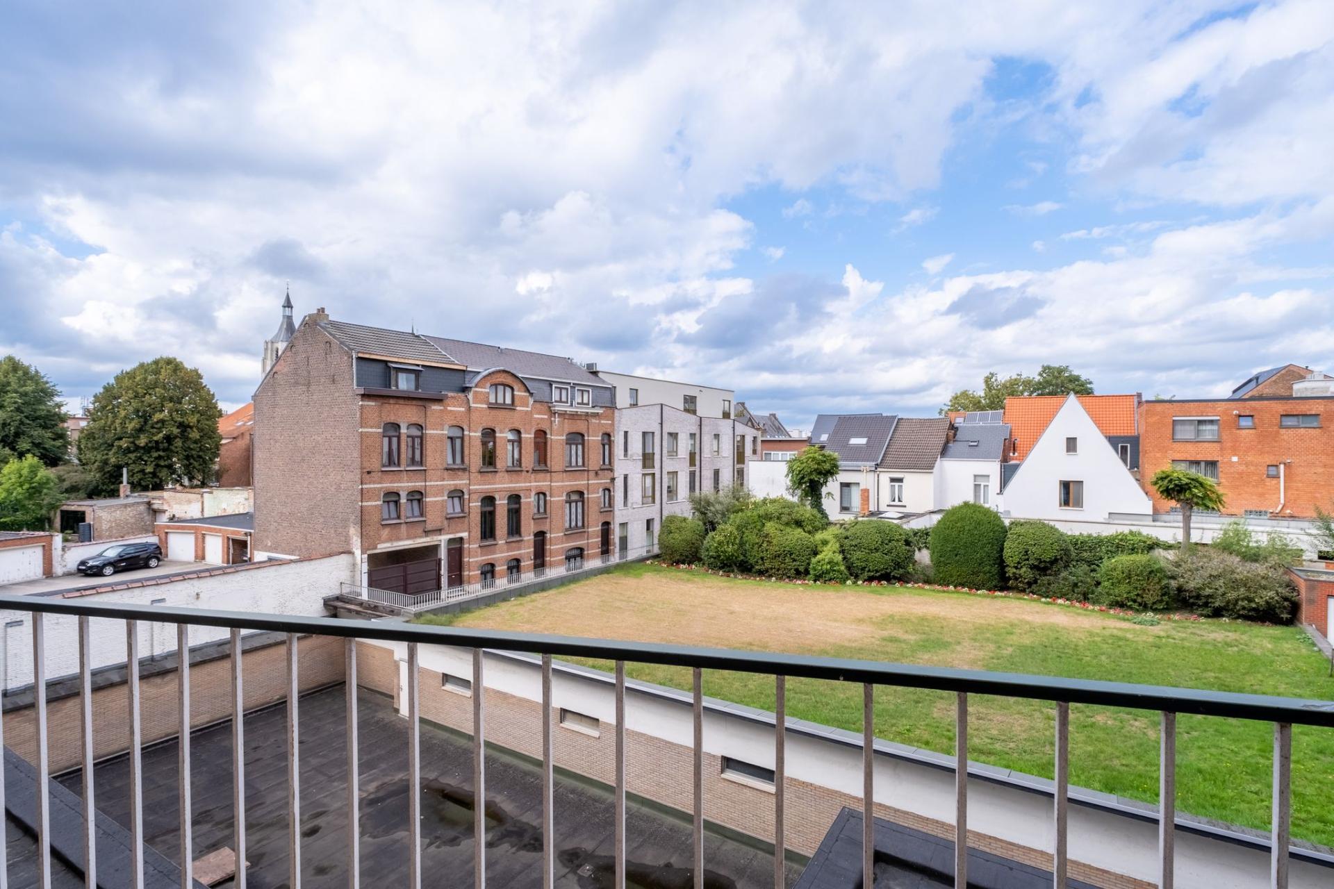 Instapklaar app met 2 slpks + staanplek bij centrum Mechelen — foto