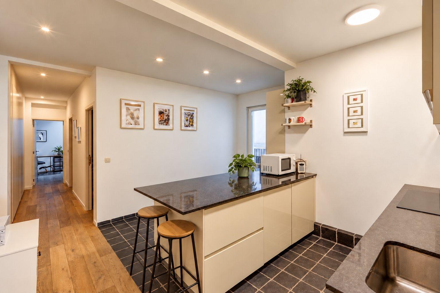 Ruim gelijkvloers 2 slk appartement in centrum Antwerpen — foto