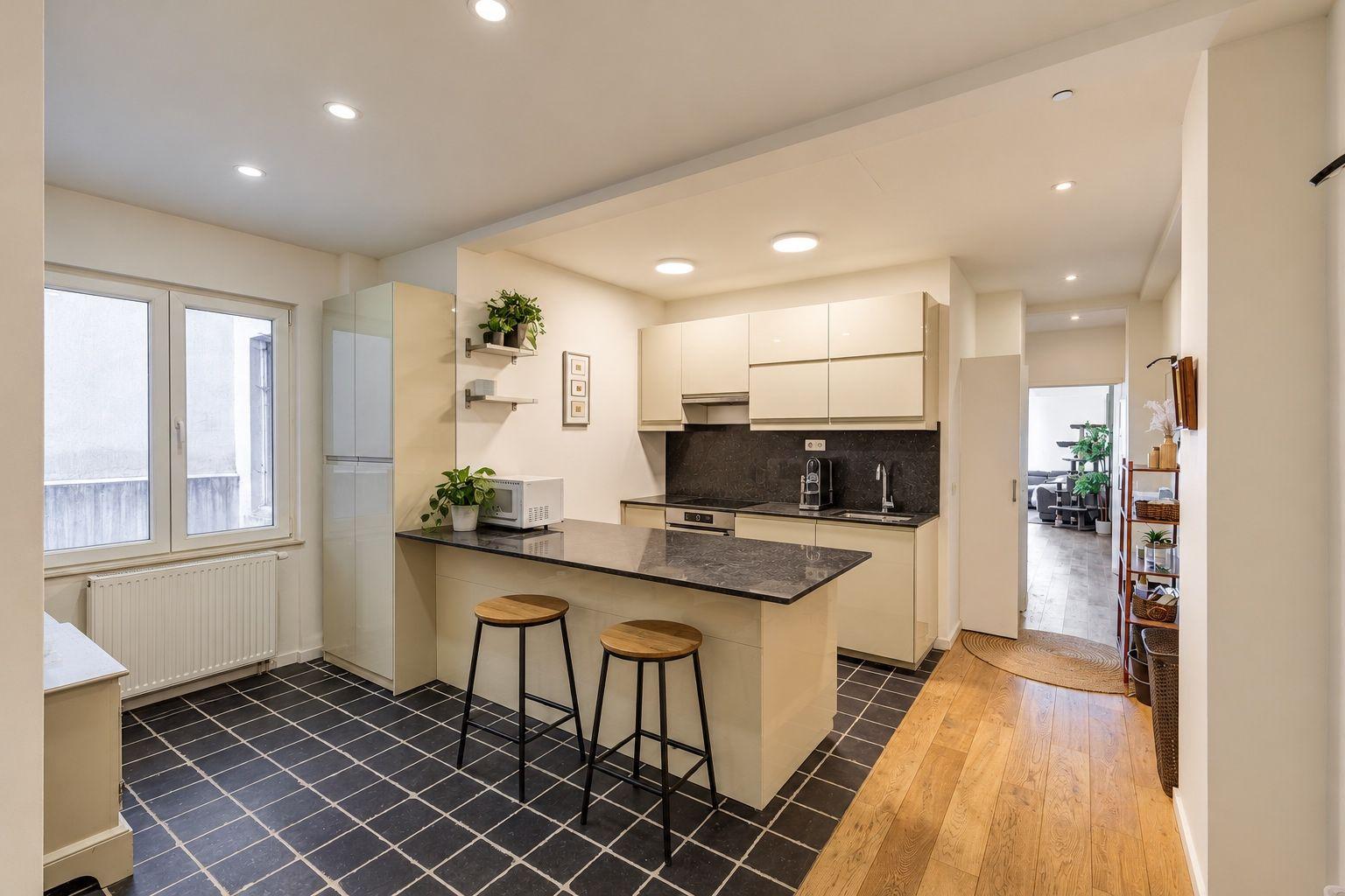 Ruim gelijkvloers 2 slk appartement in centrum Antwerpen — foto