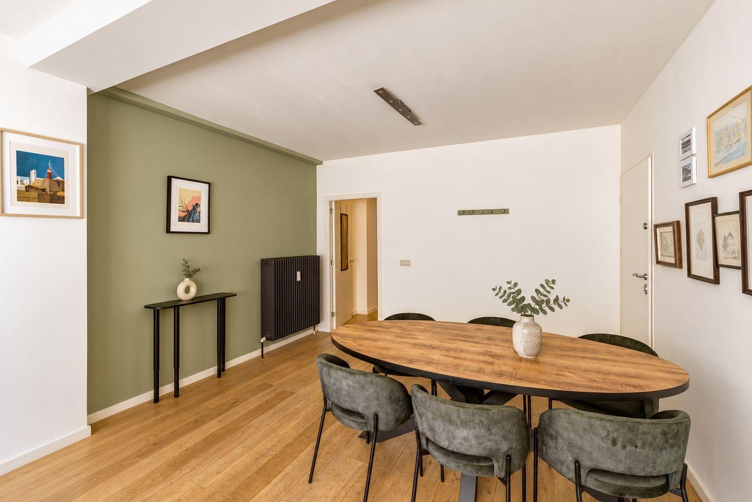Ruim gelijkvloers 2 slk appartement in centrum Antwerpen — foto