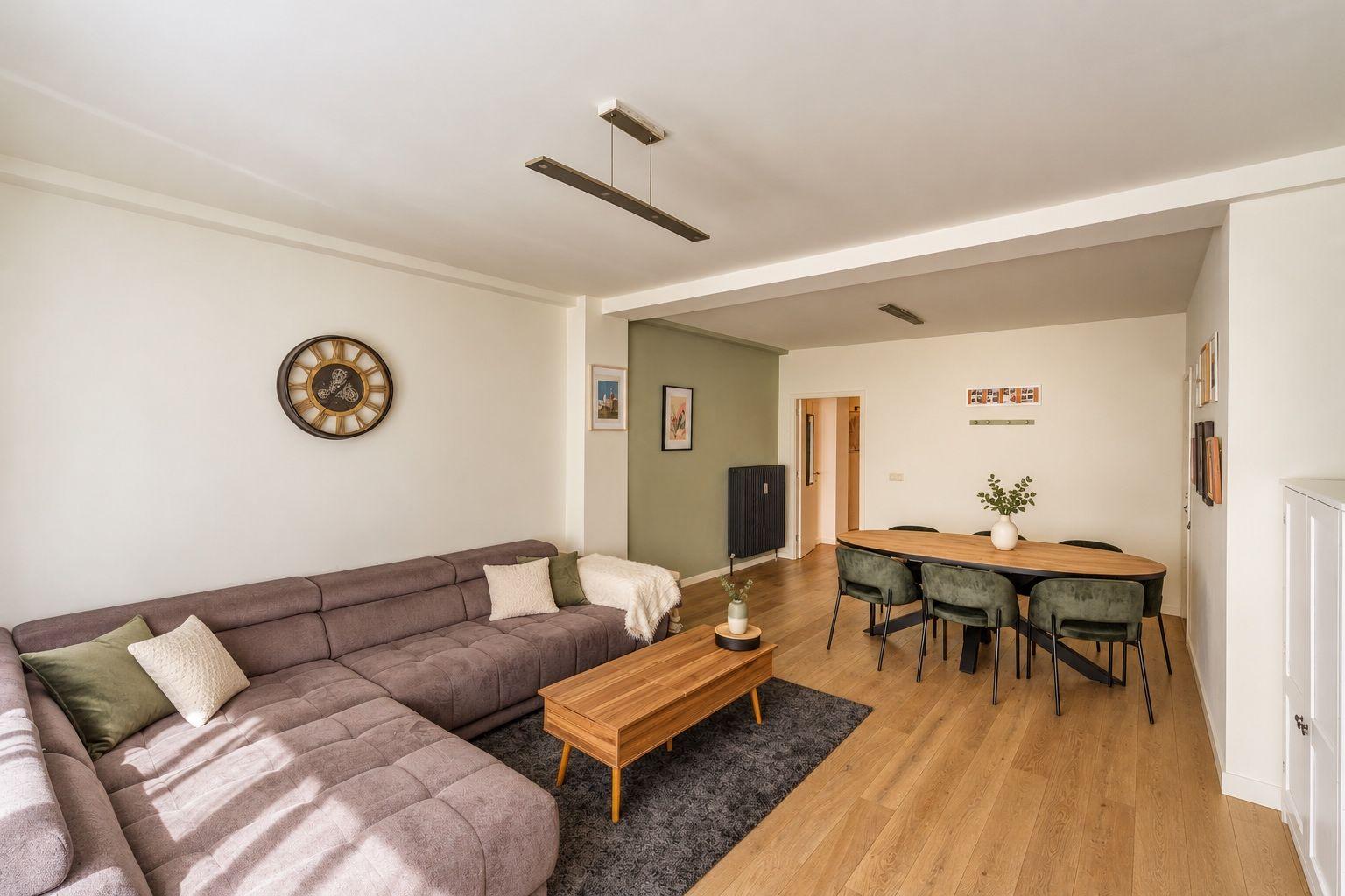 Ruim gelijkvloers 2 slk appartement in centrum Antwerpen — foto
