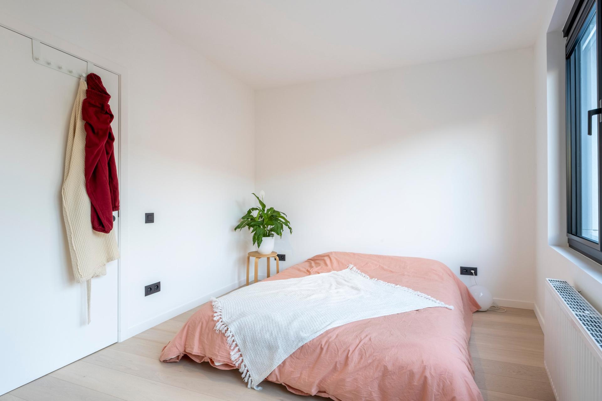 Gerenoveerd appartement met 2 slpks en terras in Mechelen — foto