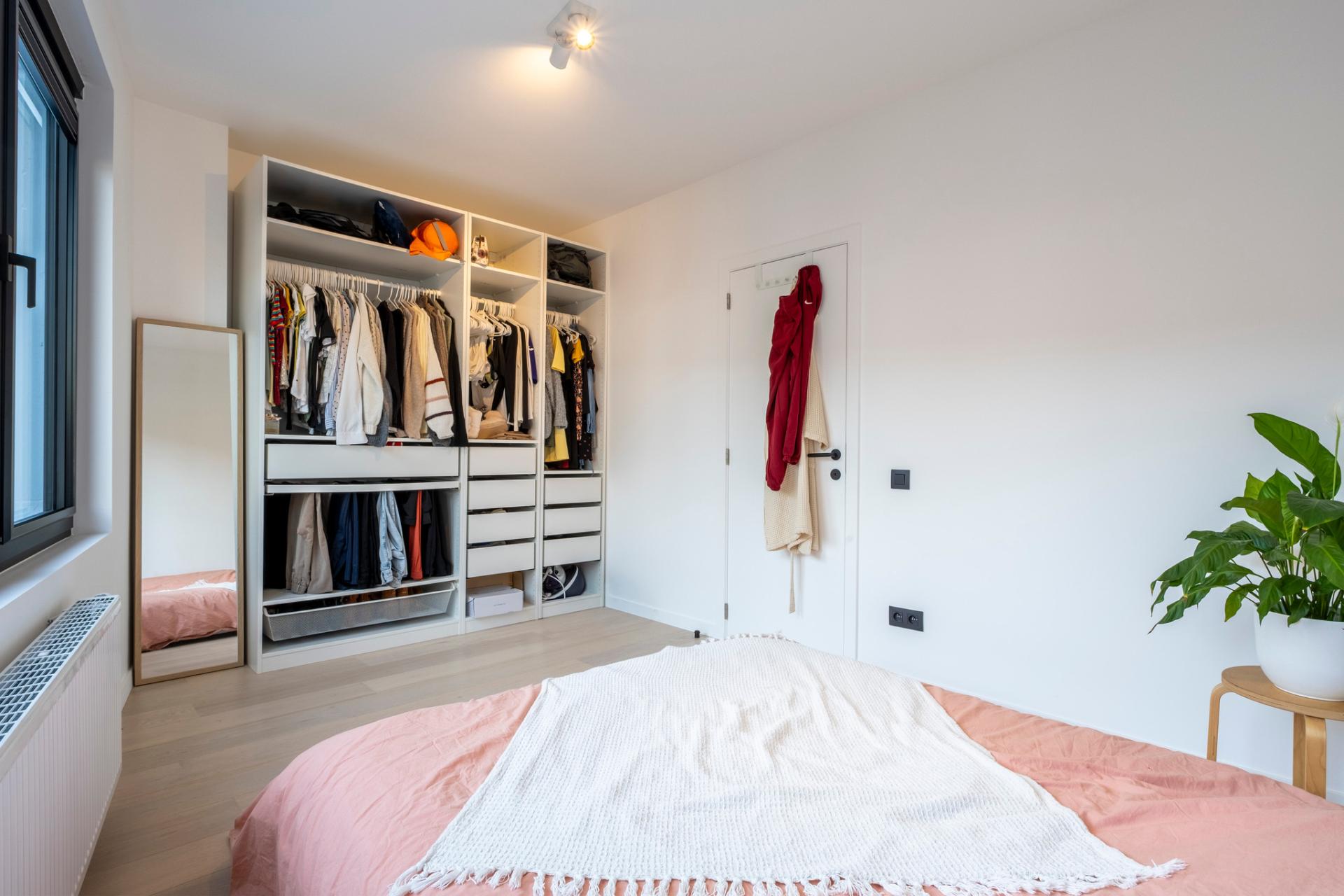 Gerenoveerd appartement met 2 slpks en terras in Mechelen — foto