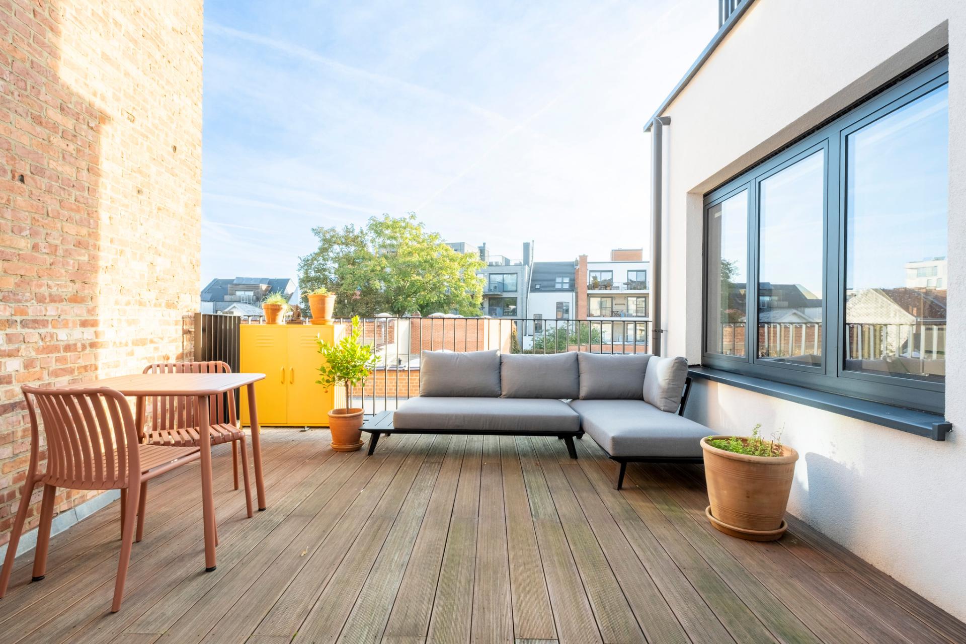Gerenoveerd appartement met 2 slpks en terras in Mechelen — foto