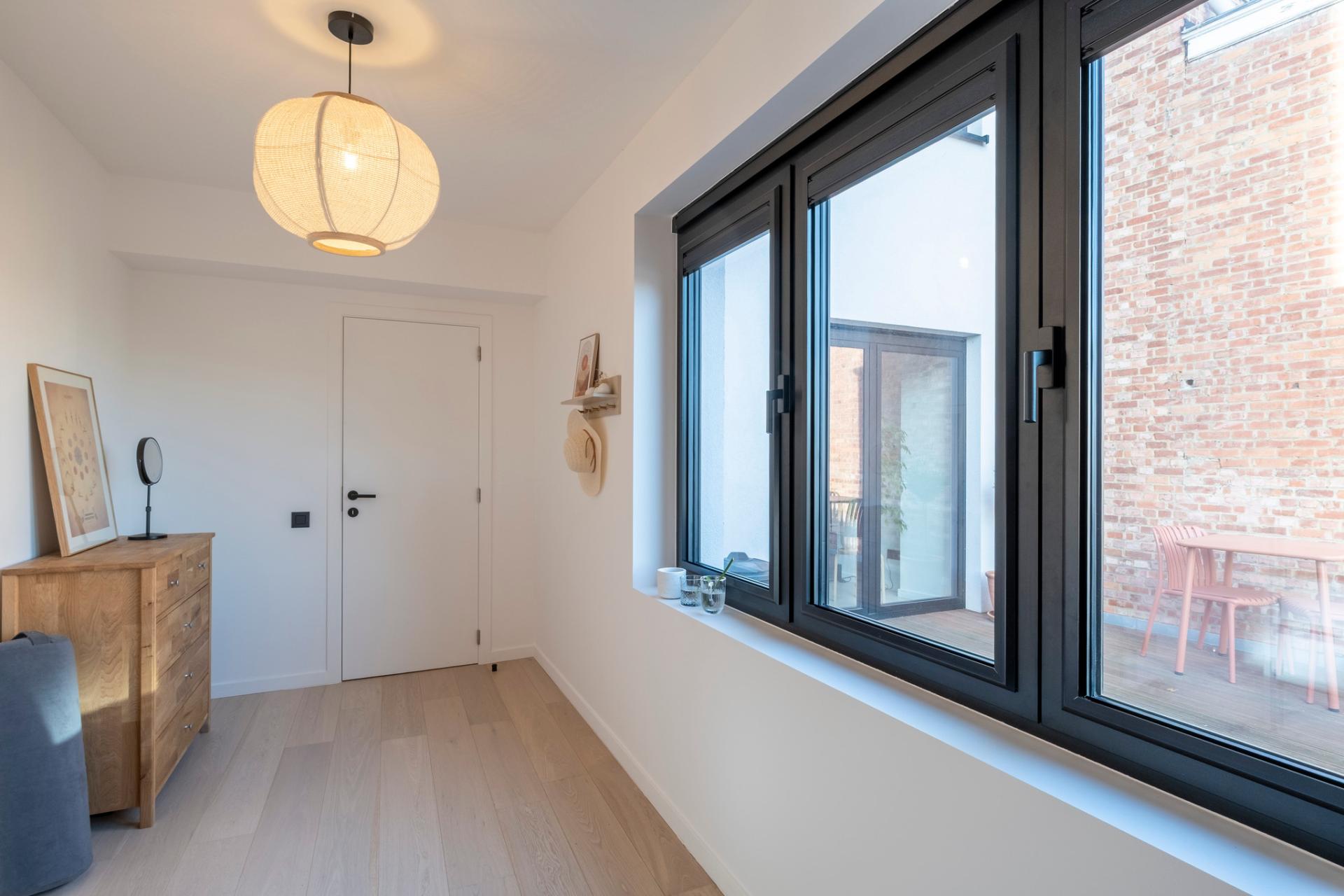 Gerenoveerd appartement met 2 slpks en terras in Mechelen — foto