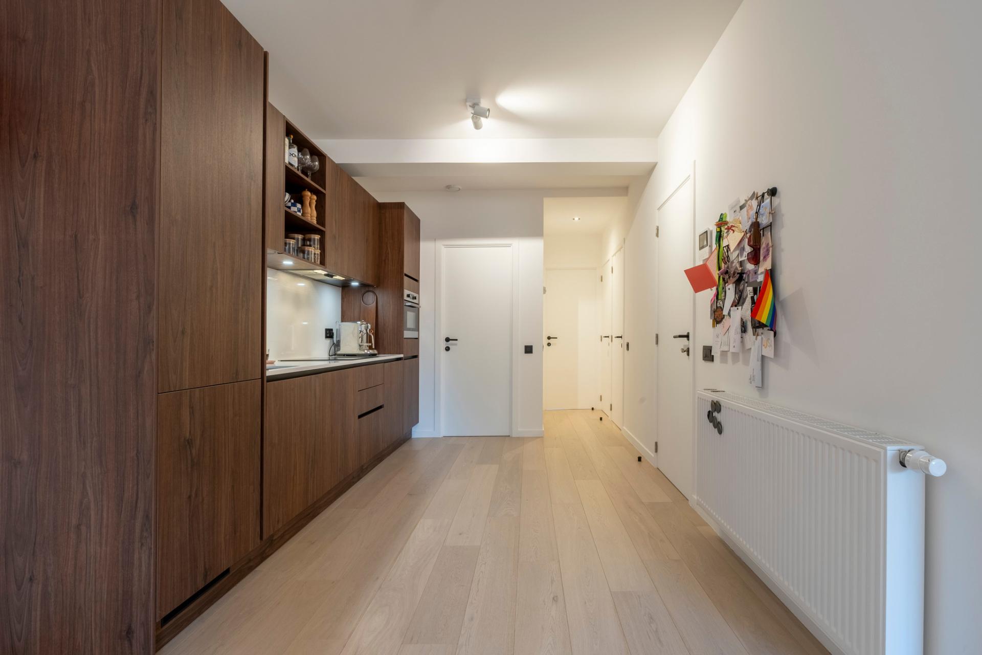 Gerenoveerd appartement met 2 slpks en terras in Mechelen — foto