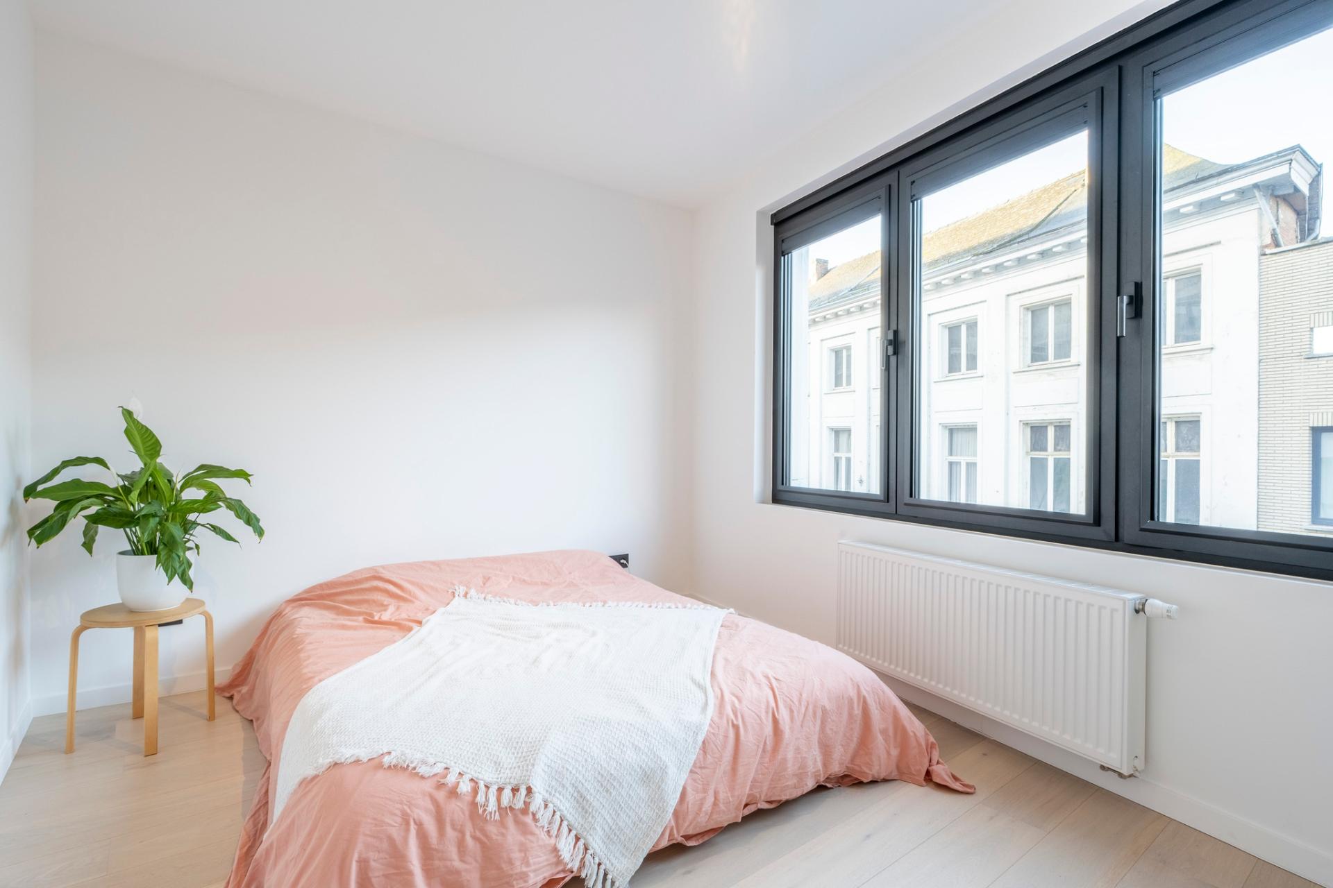 Gerenoveerd appartement met 2 slpks en terras in Mechelen — foto