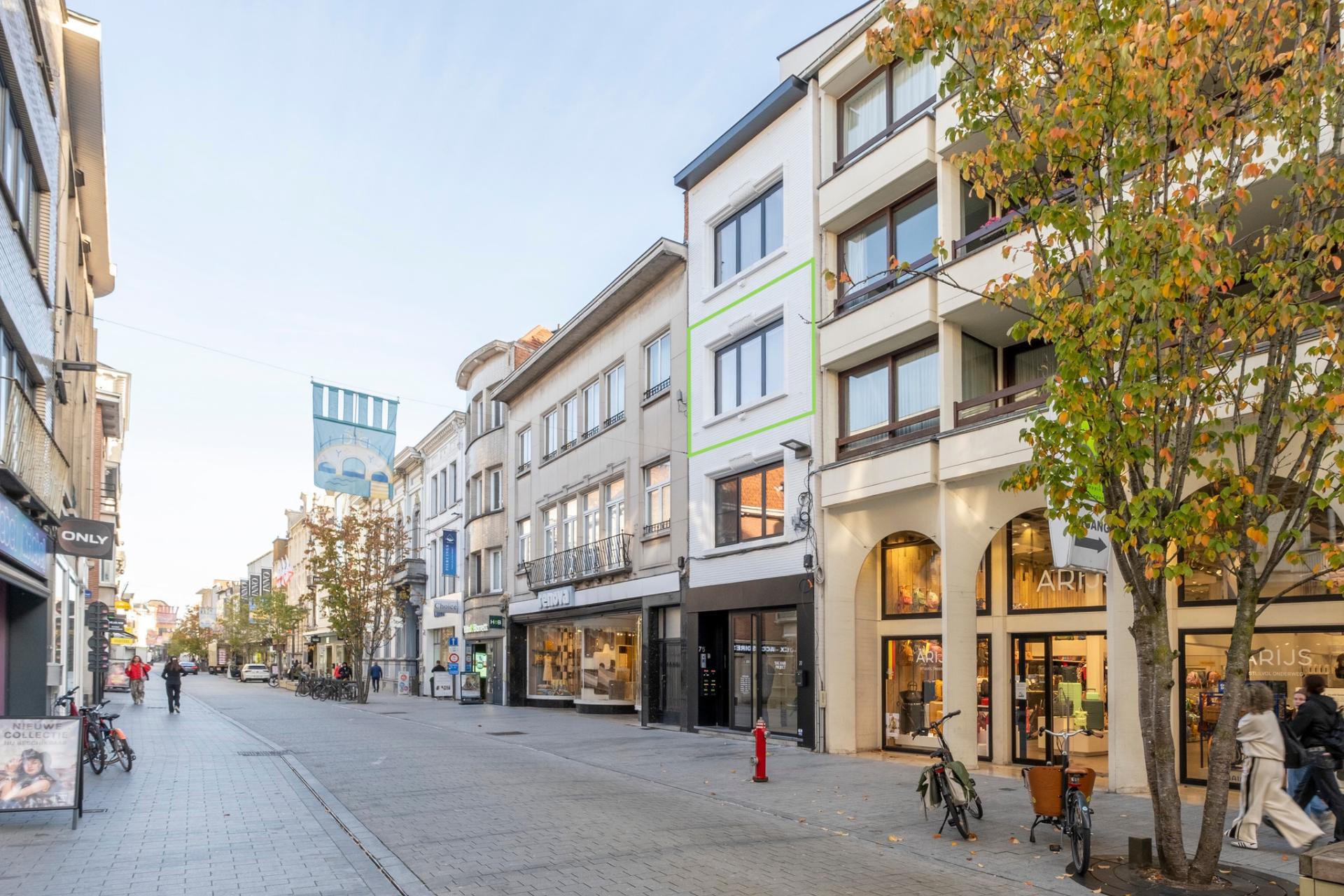 Gerenoveerd appartement met 2 slpks en terras in Mechelen — foto