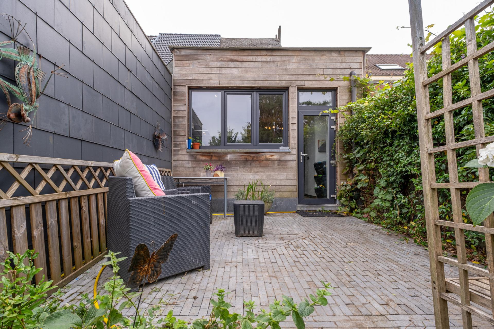 Instapklare gezinswoning met 3 slpks en prachtige tuin — foto