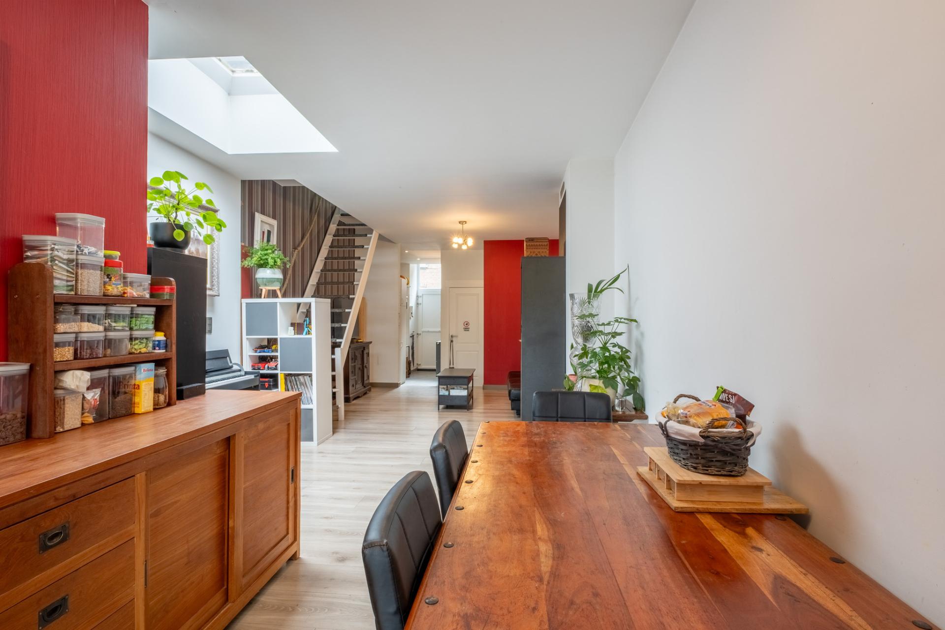 Instapklare gezinswoning met 3 slpks en prachtige tuin — foto