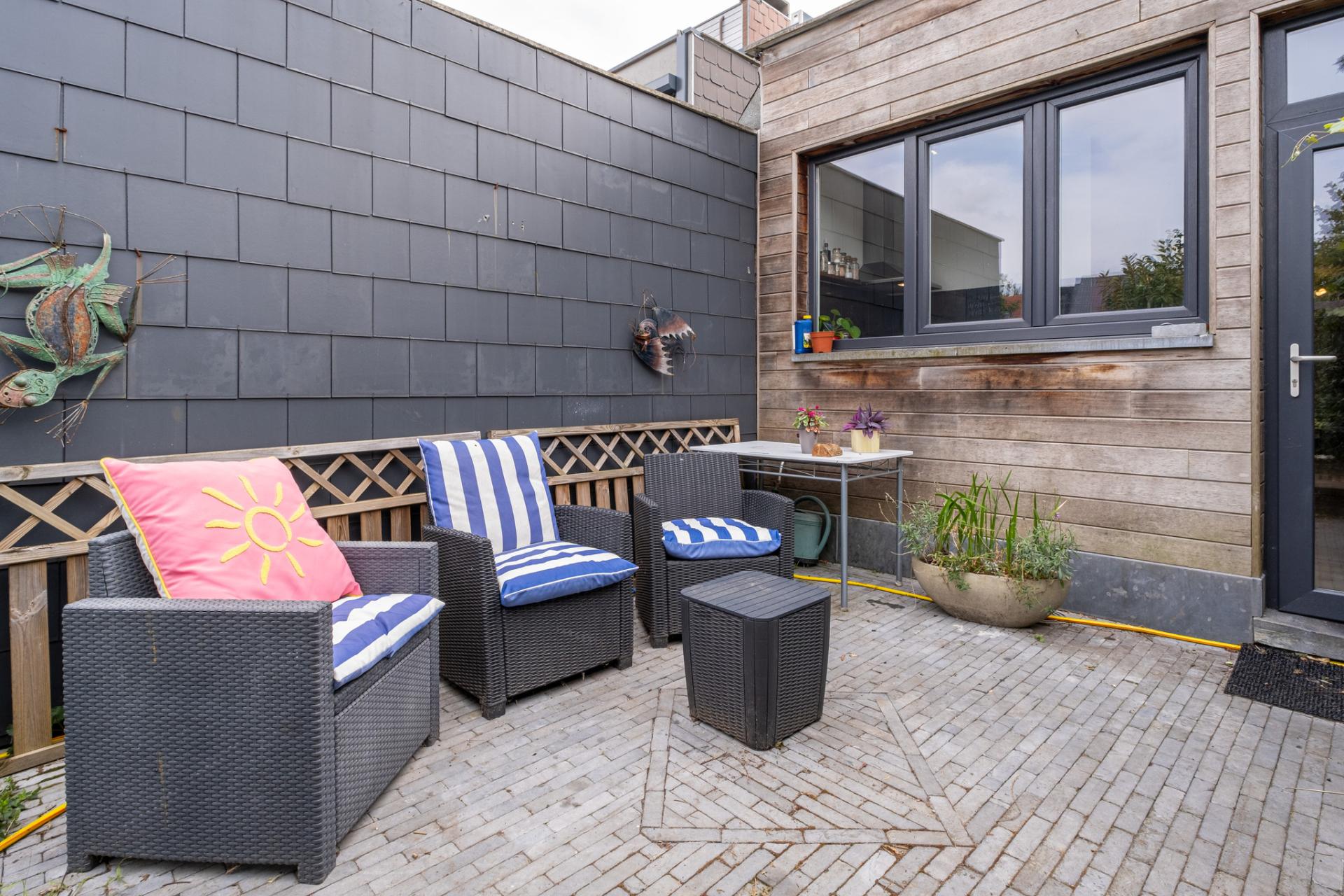 Instapklare gezinswoning met 3 slpks en prachtige tuin — foto