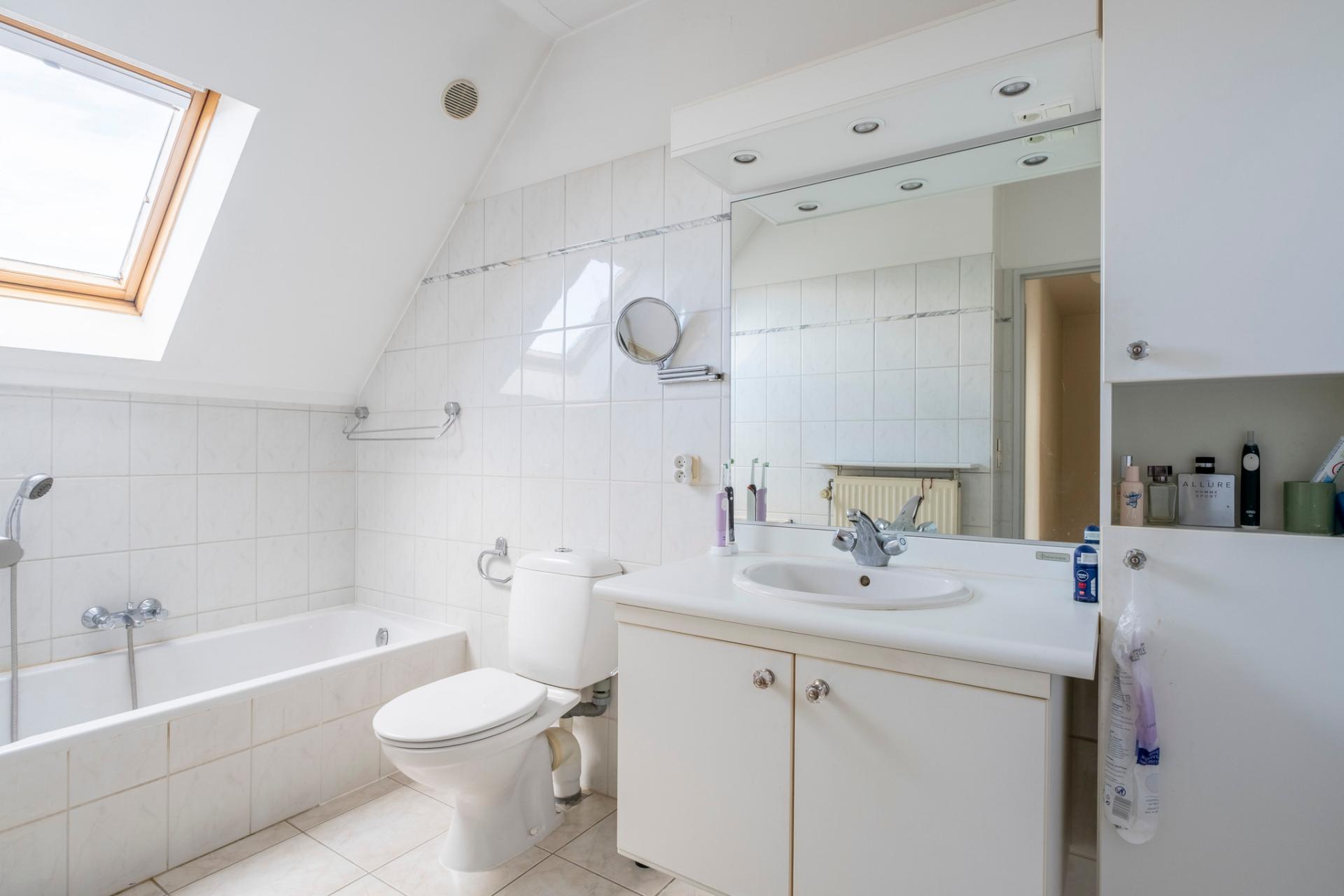 Duplex te huur in Sint-Job met garage en terras — foto