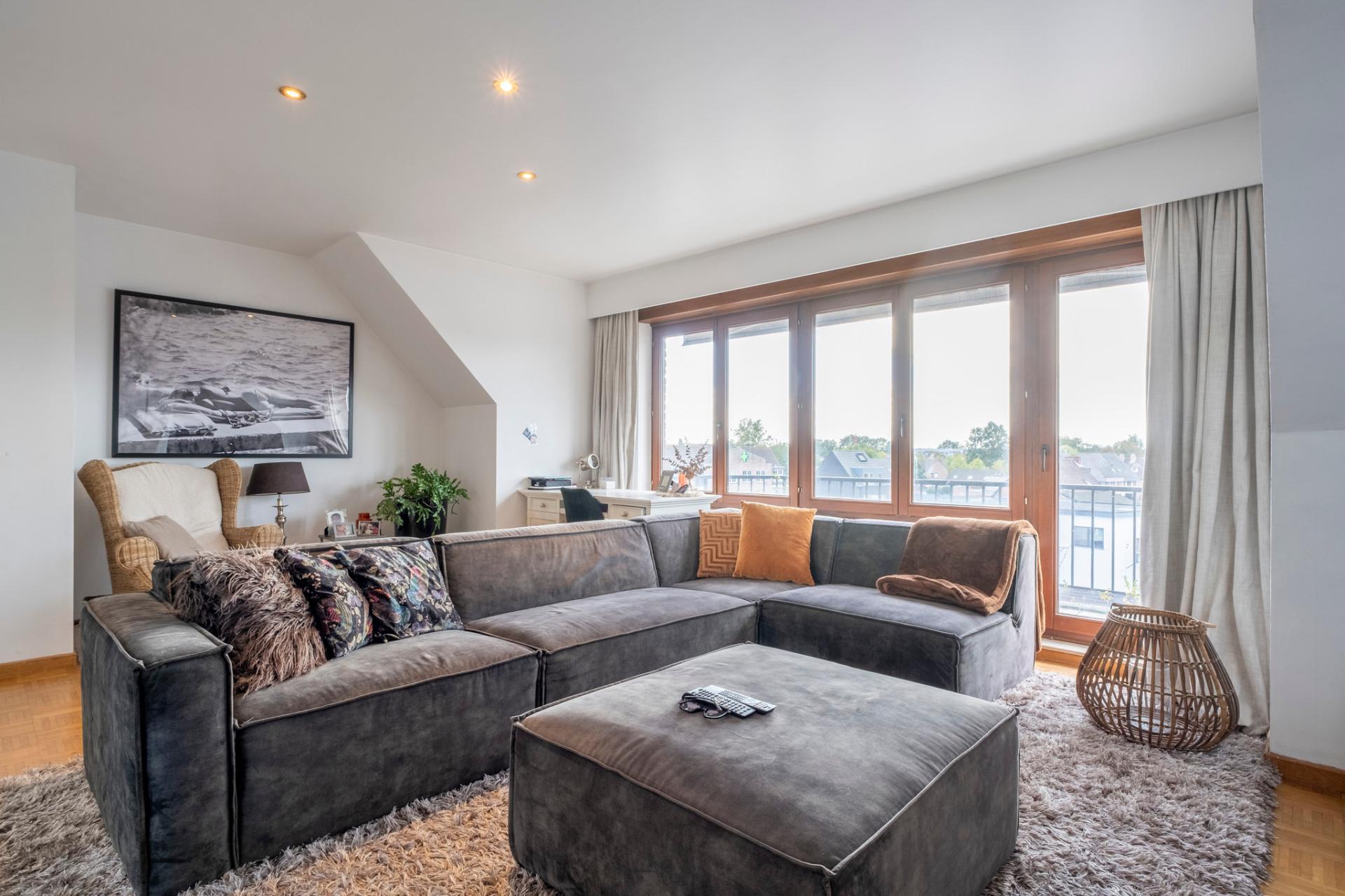 Duplex te huur in Sint-Job met garage en terras — foto