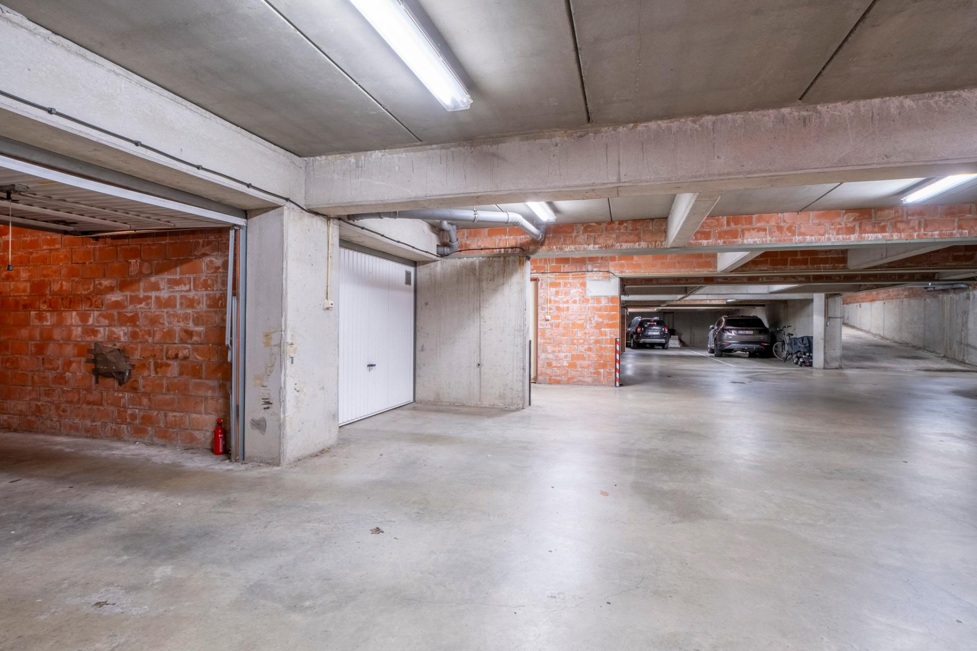 Duplex te huur in Sint-Job met garage en terras — foto