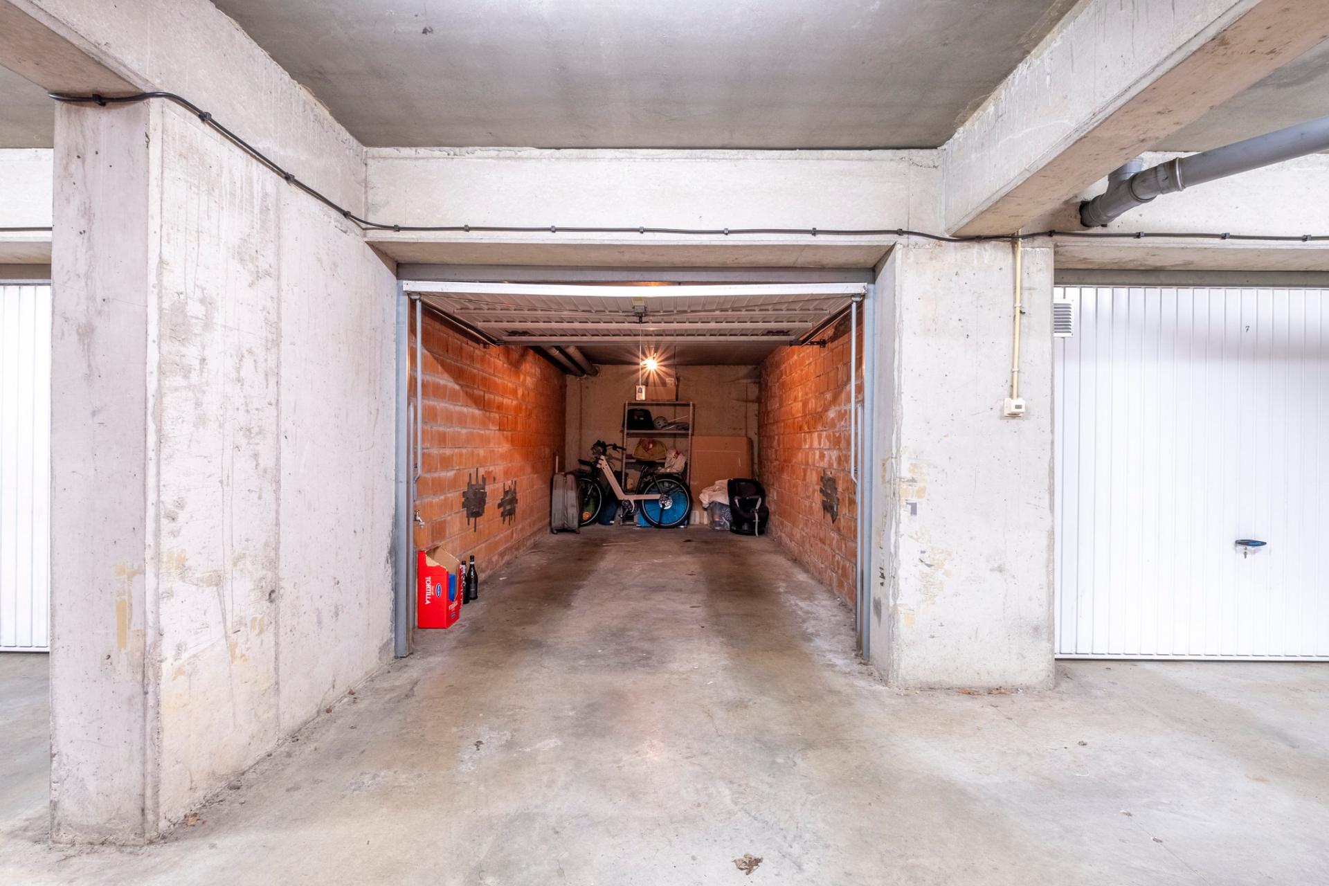Duplex te huur in Sint-Job met garage en terras — foto