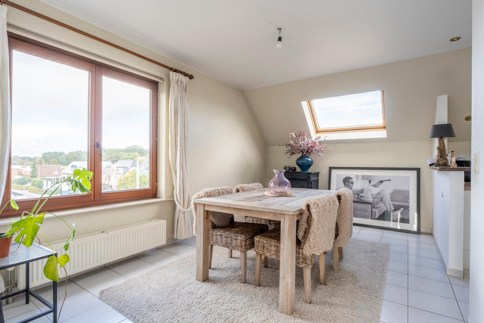 Duplex te huur in Sint-Job met garage en terras — foto
