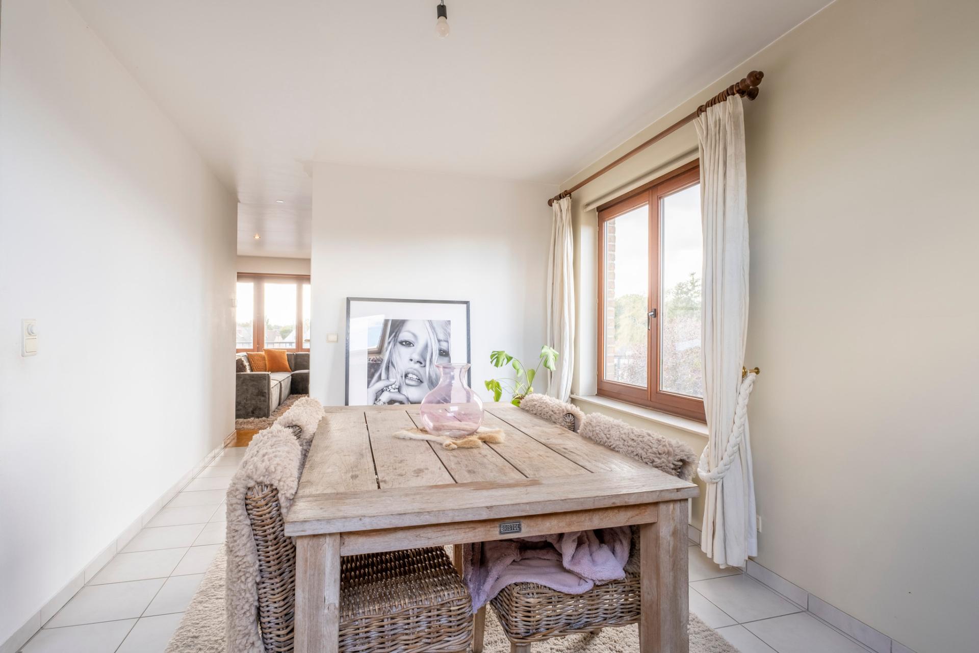 Duplex te huur in Sint-Job met garage en terras — foto