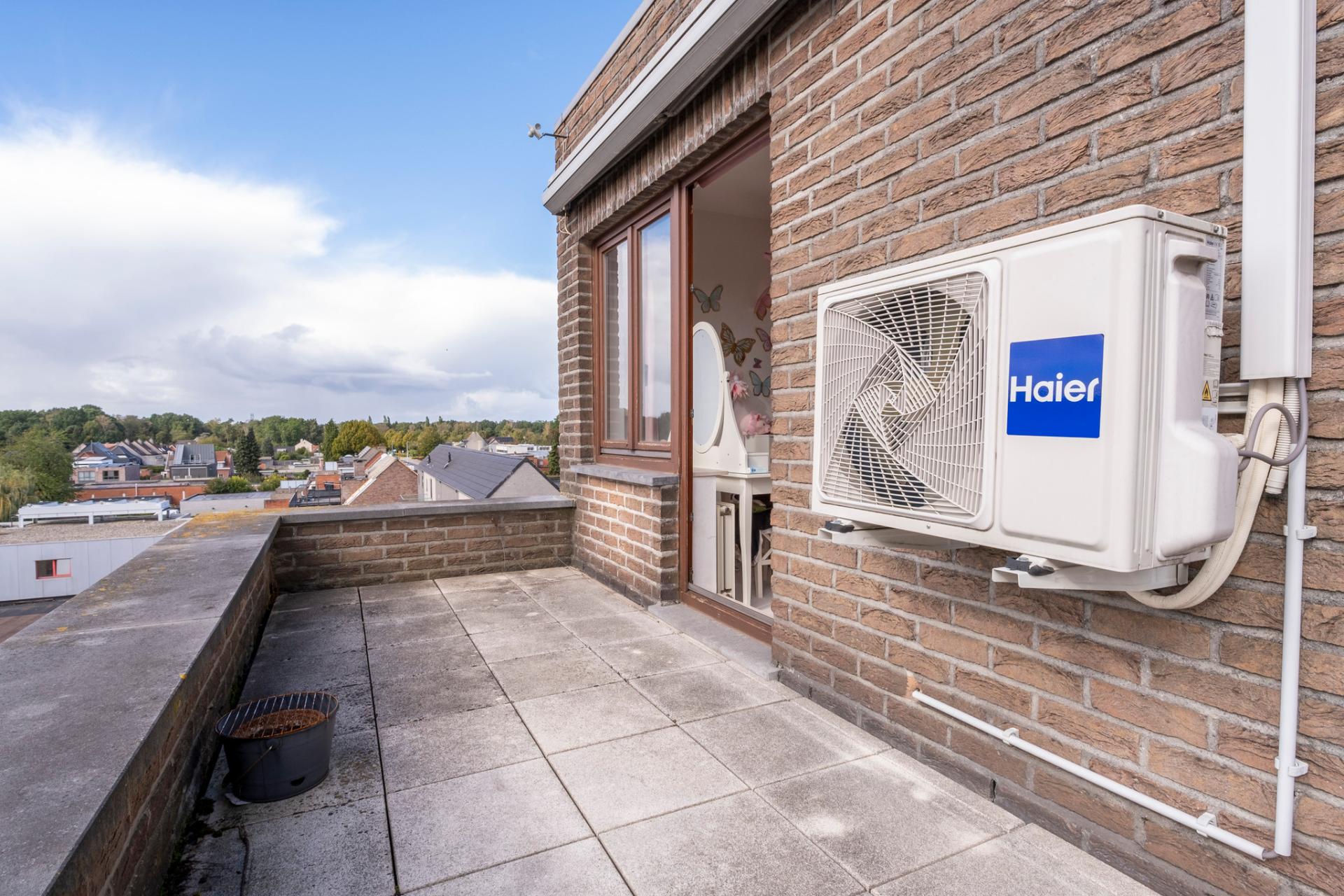 Duplex te huur in Sint-Job met garage en terras — foto