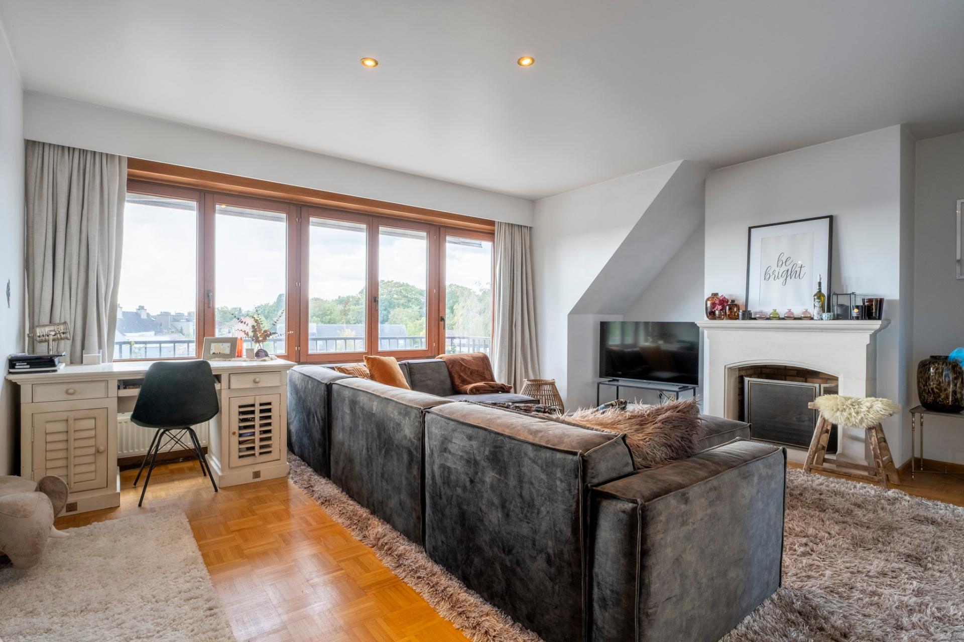 Duplex te huur in Sint-Job met garage en terras — foto