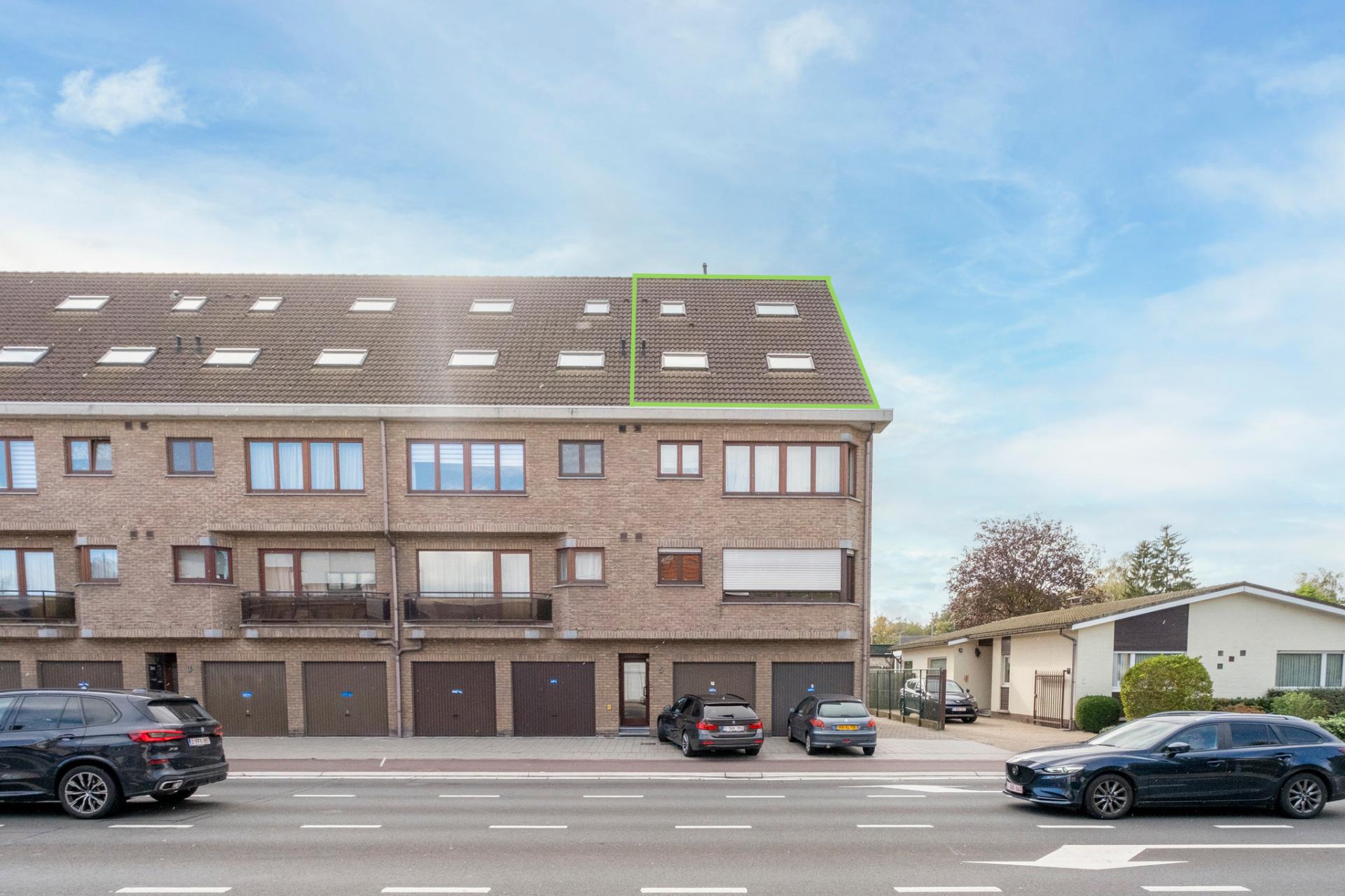 Duplex te huur in Sint-Job met garage en terras — foto