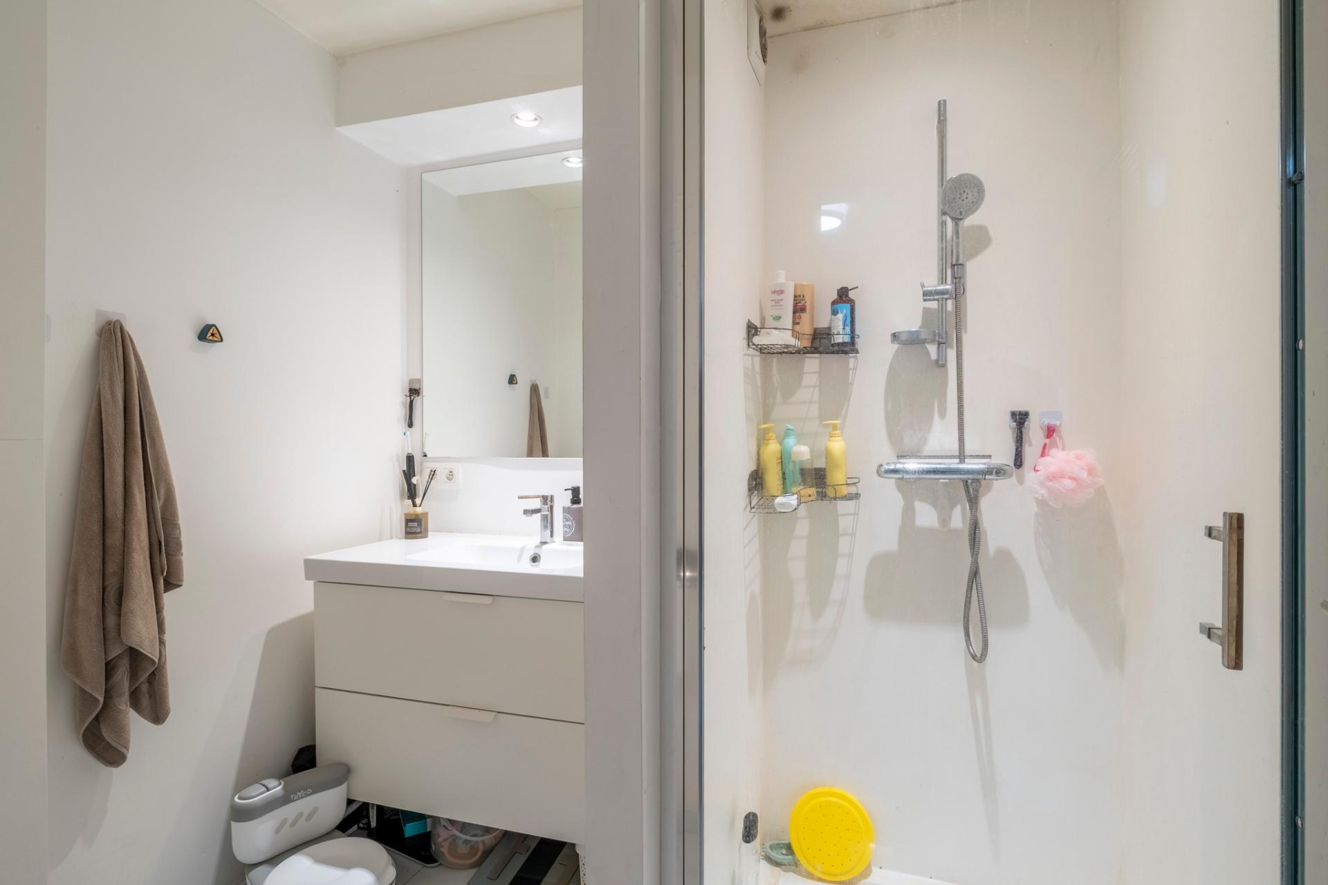 Gelijkvloers appartement te koop in Schoten met terras — foto