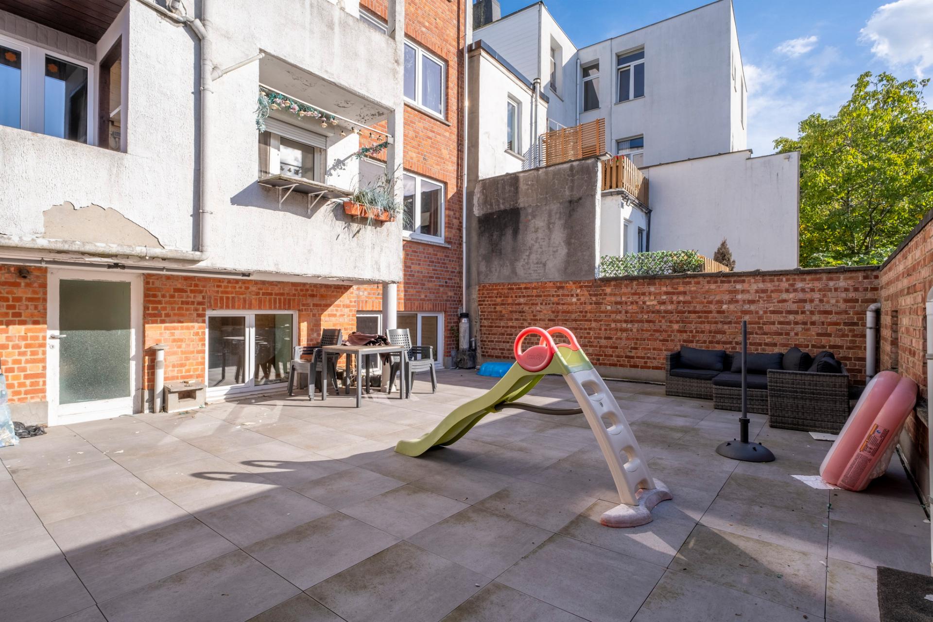 Gelijkvloers appartement te koop in Schoten met terras — foto