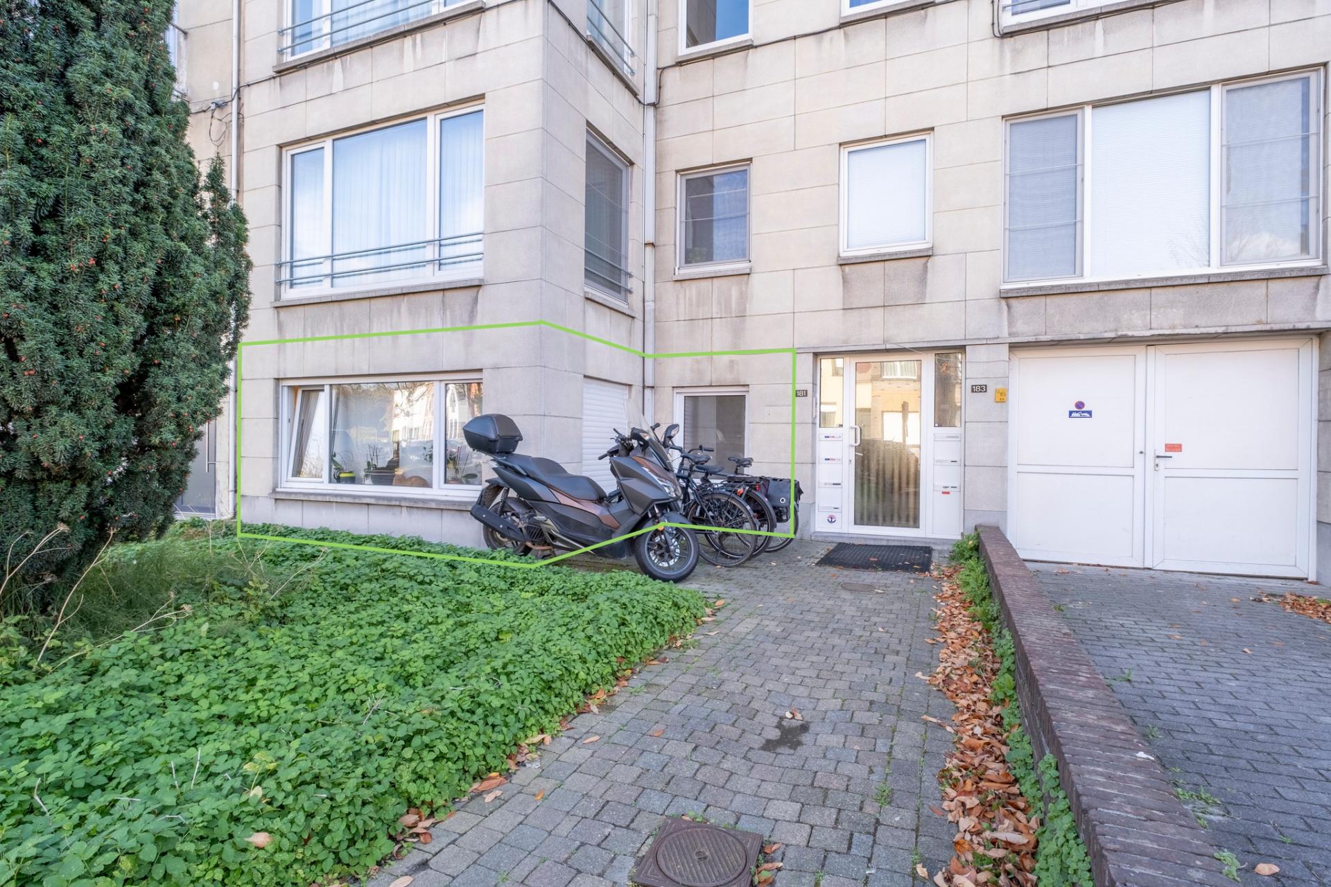 Gelijkvloers appartement te koop in Schoten met terras — foto