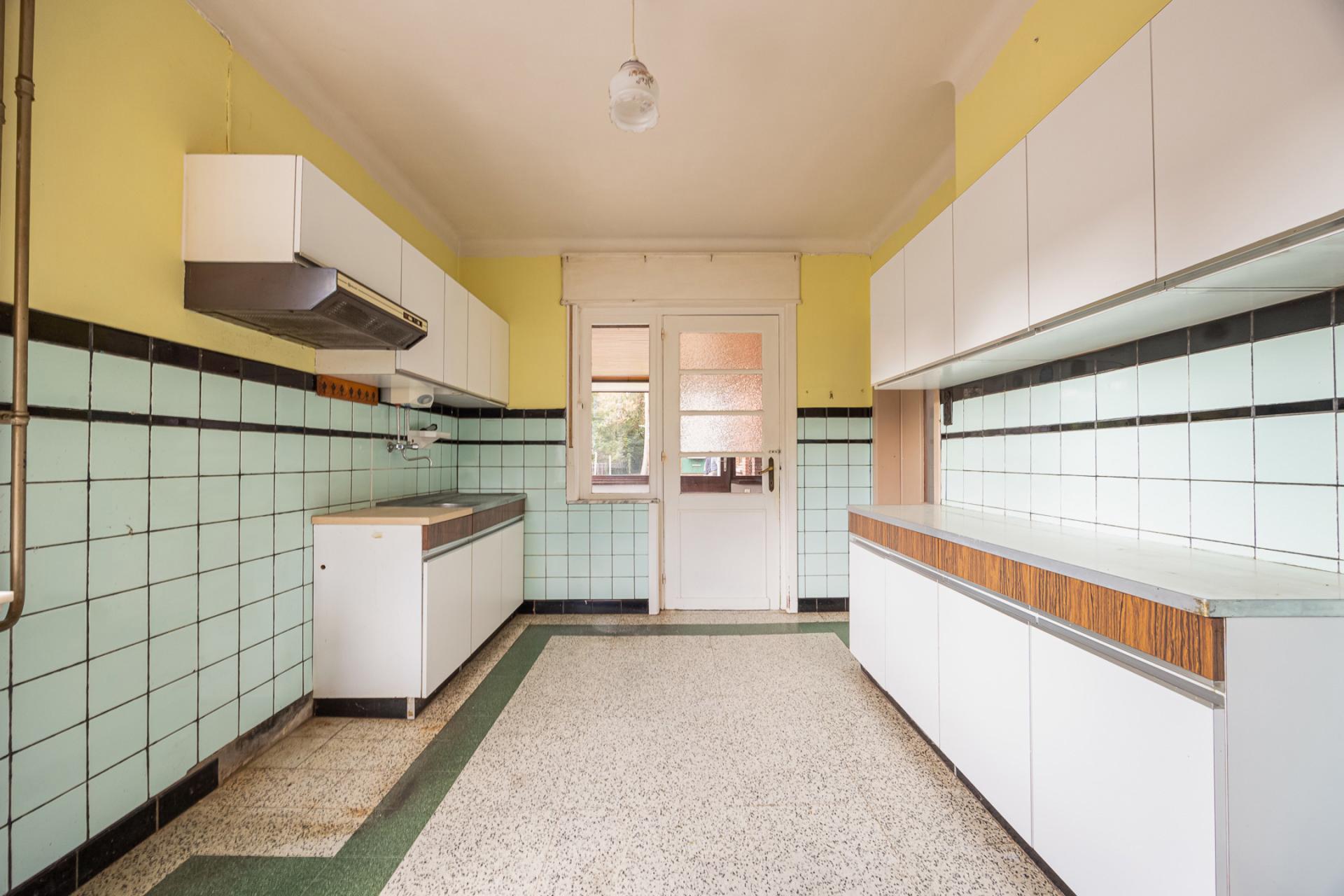 Te renoveren woning met veel potentieel — foto