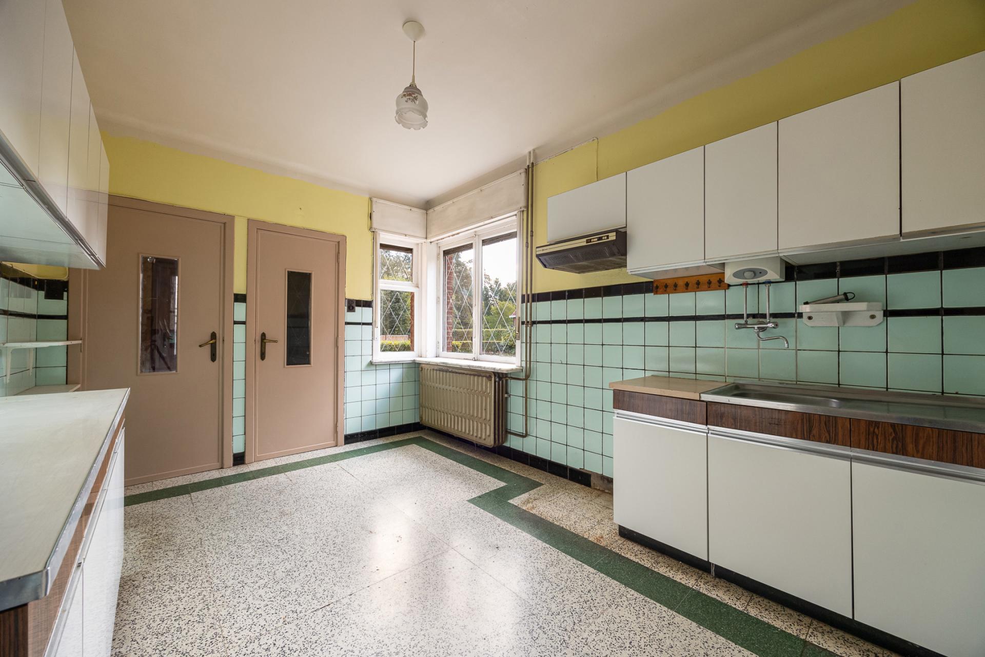 Te renoveren woning met veel potentieel — foto